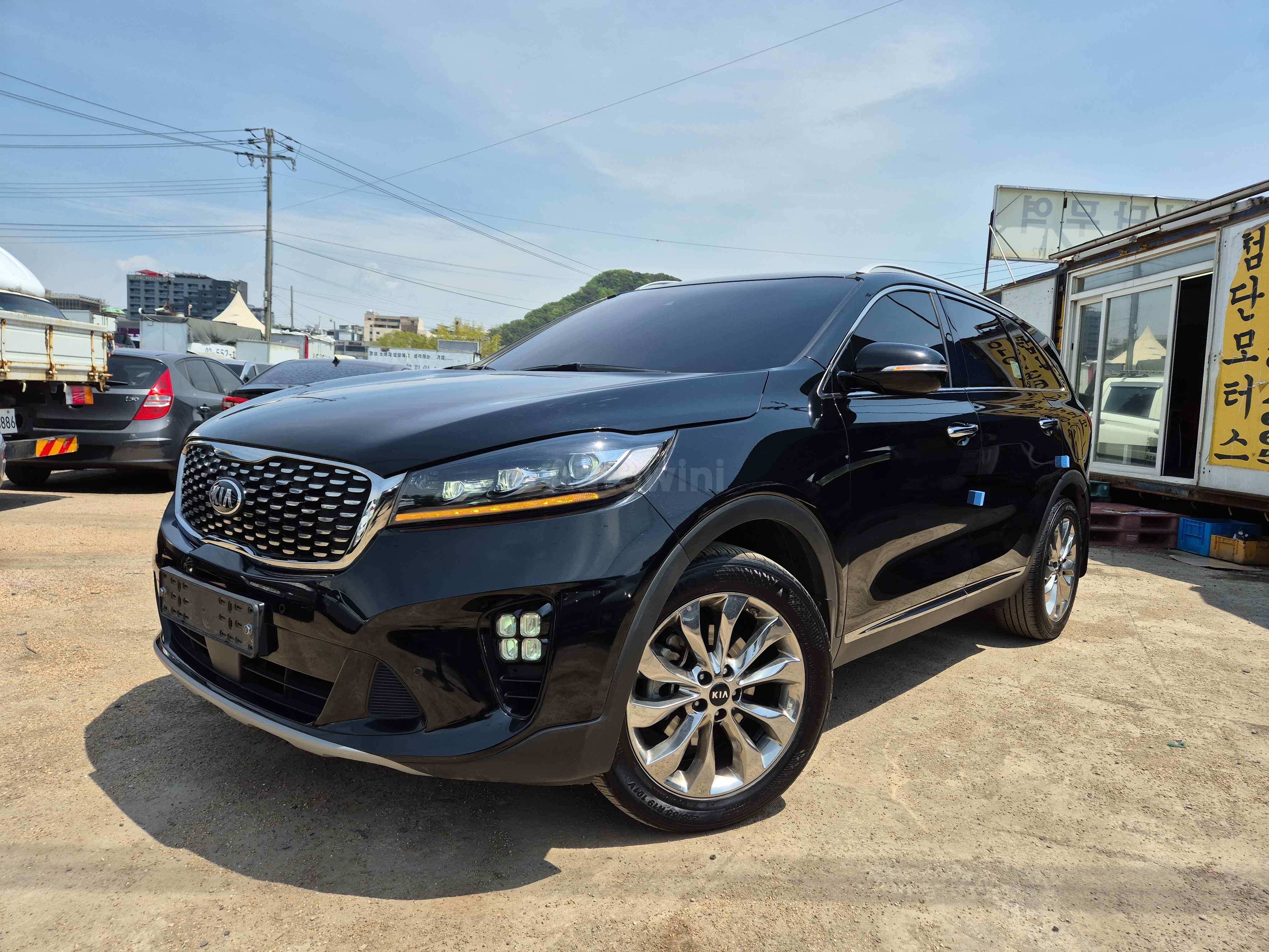 2019 KIA SORENTO VIN: KNAPH81ADKA526731