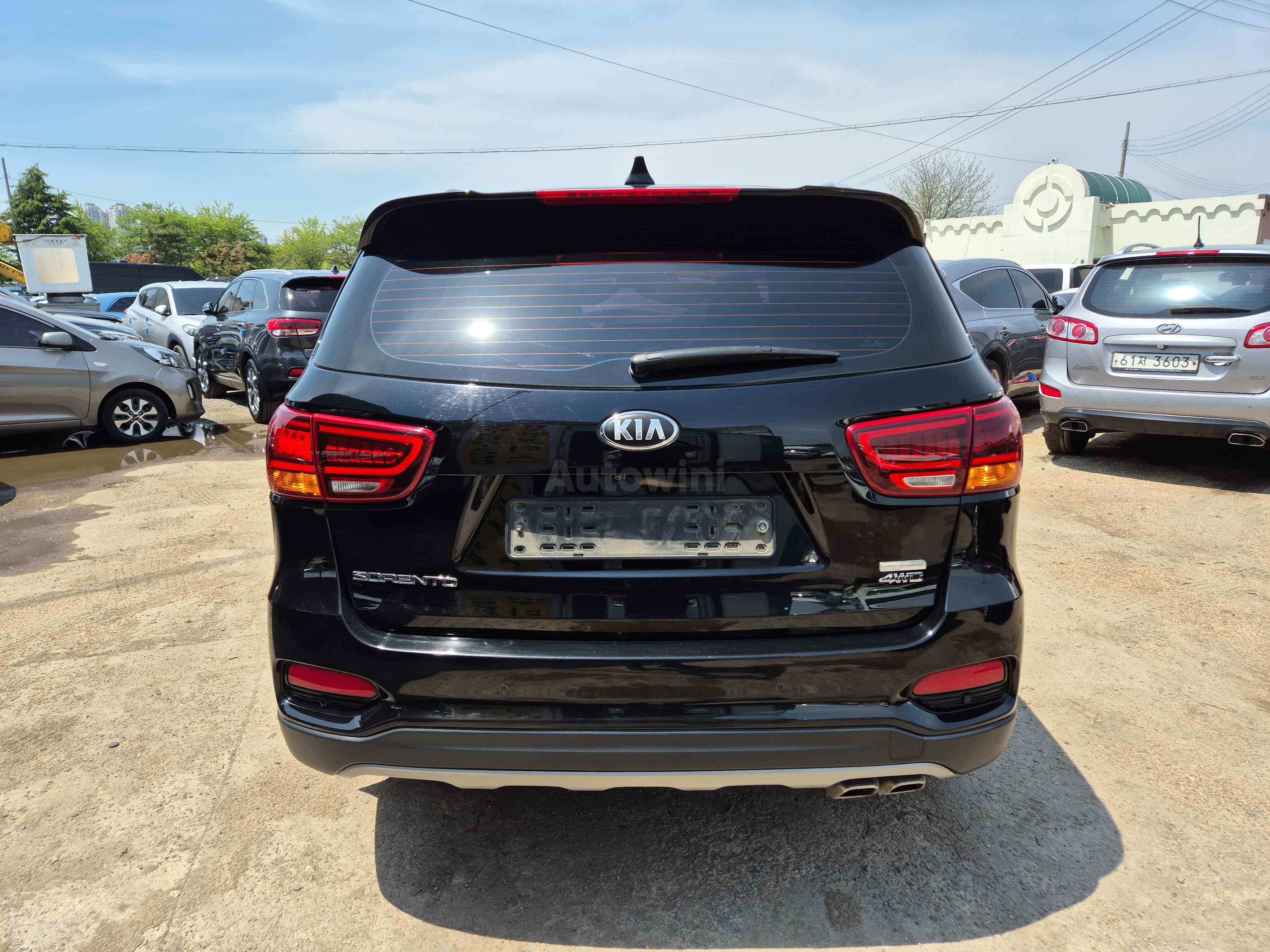 2019 KIA SORENTO VIN: KNAPH81ADKA526731