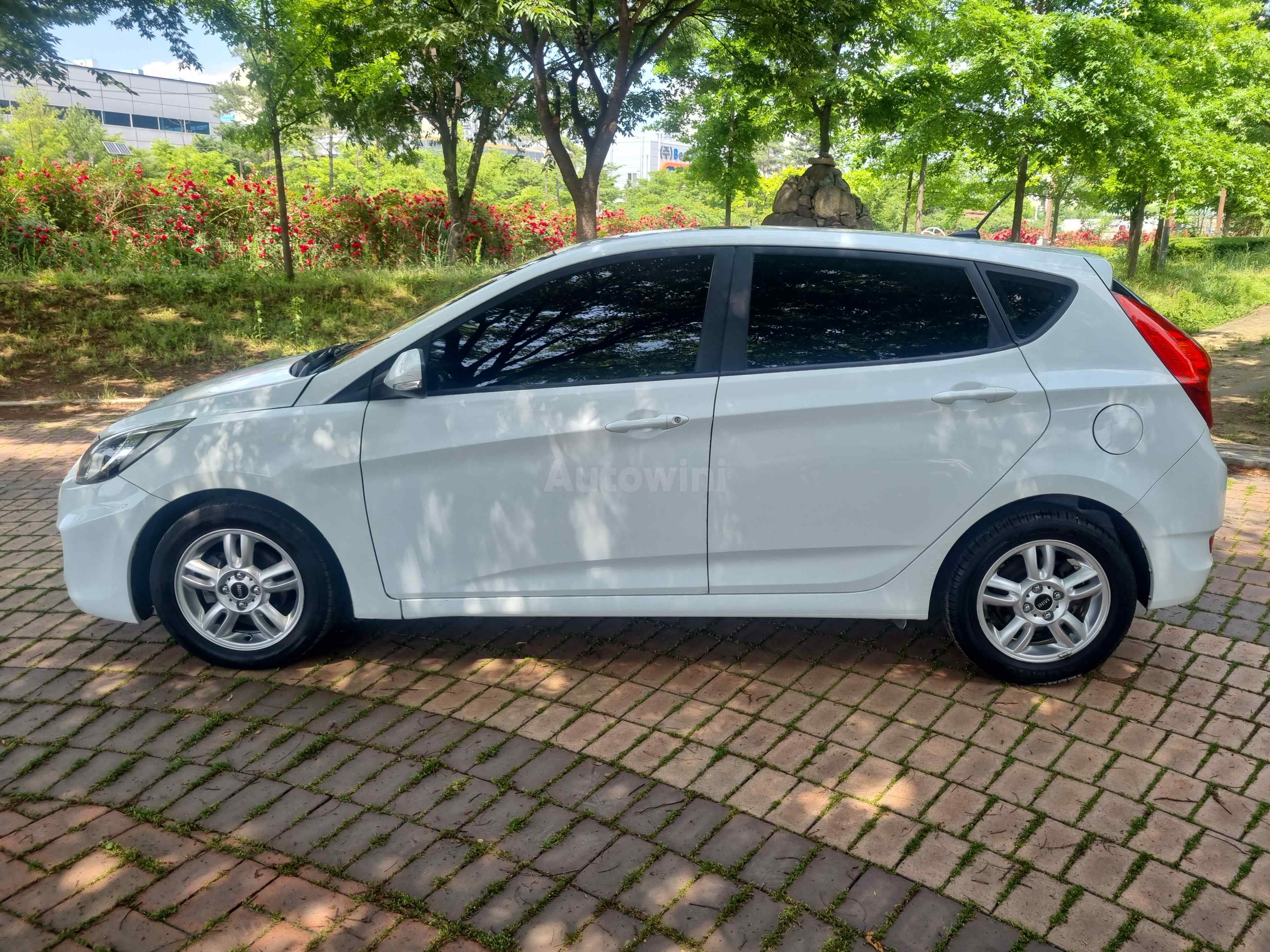 2011 HYUNDAI ACCENT VIN: KMHCT51UBBU000568