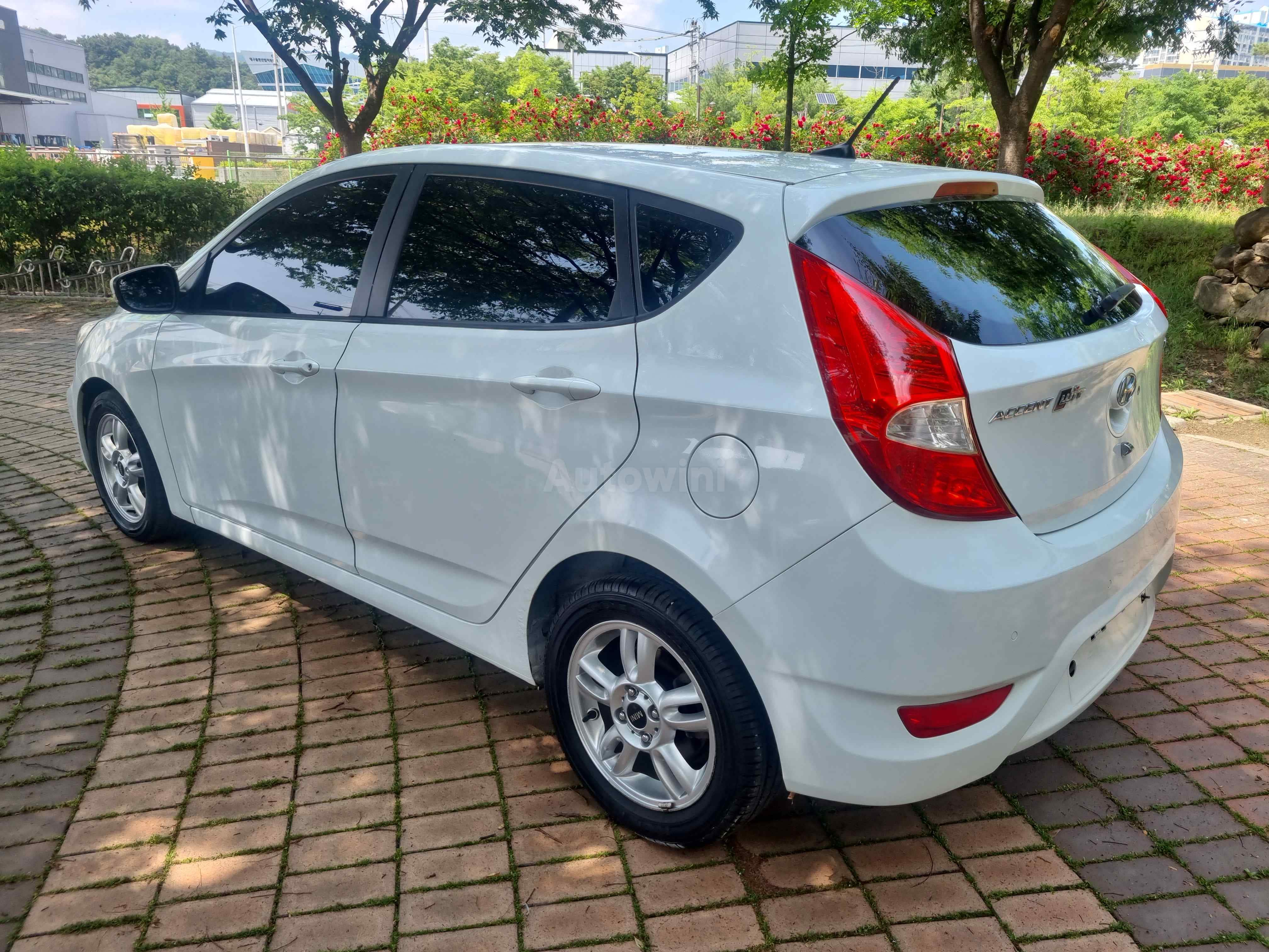 2011 HYUNDAI ACCENT VIN: KMHCT51UBBU000568