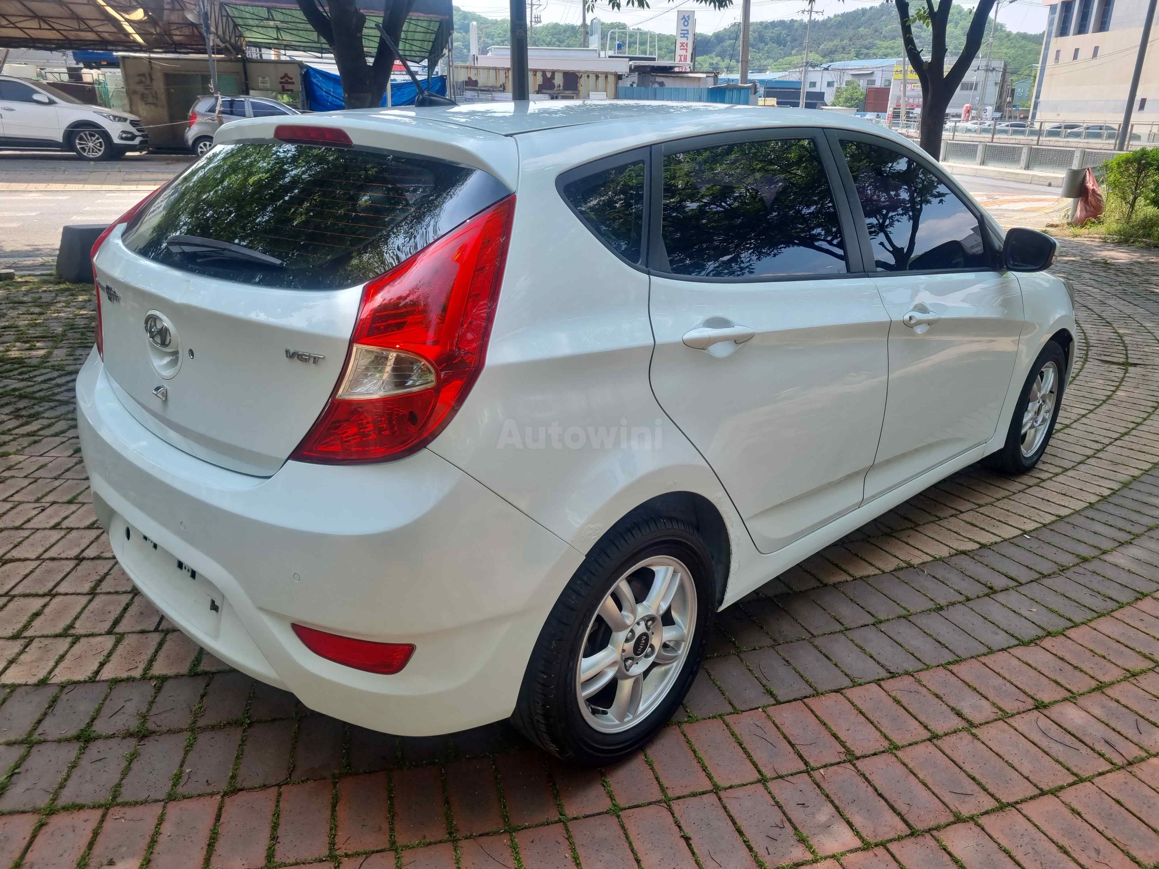 2011 HYUNDAI ACCENT VIN: KMHCT51UBBU000568