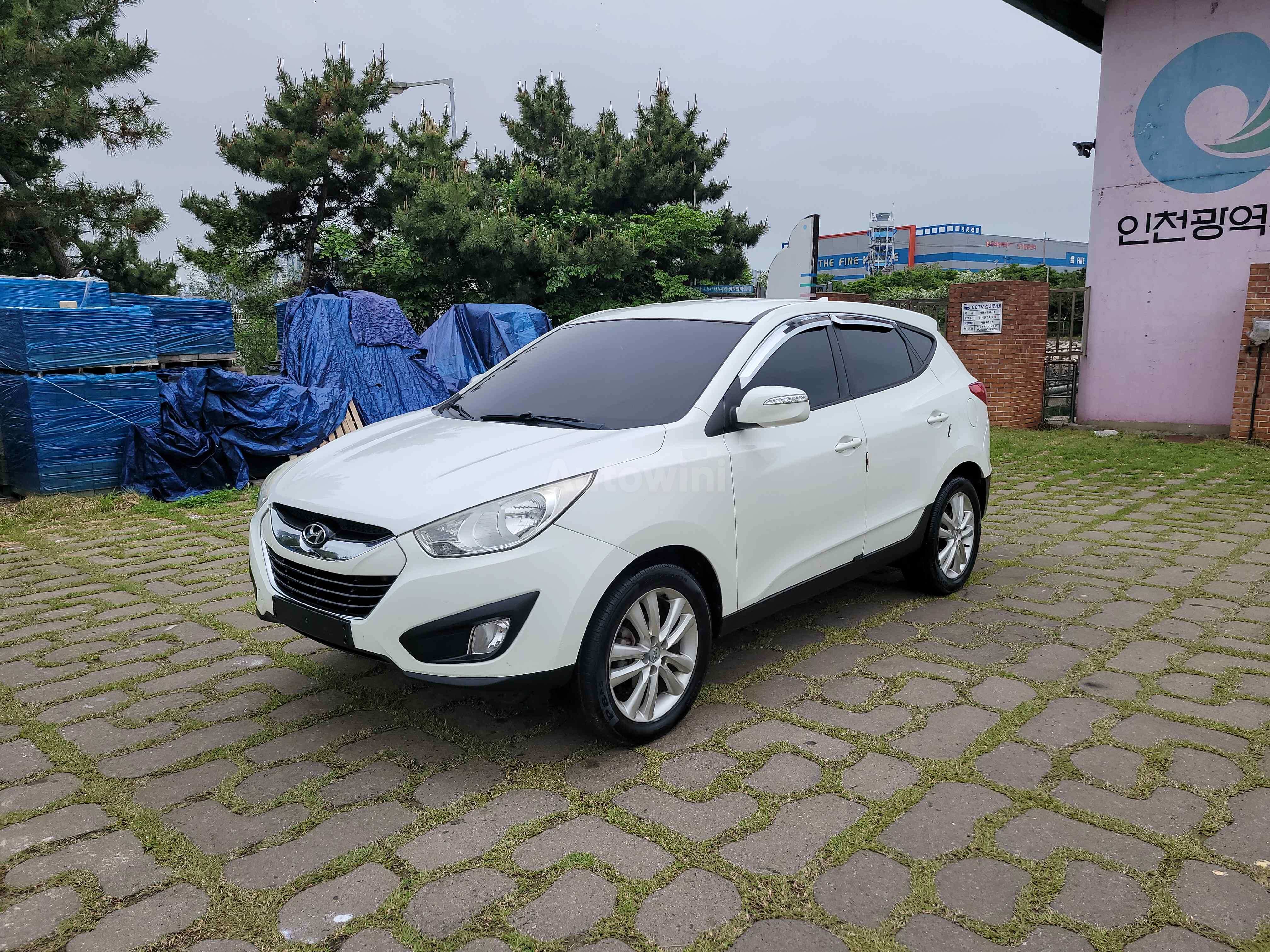 2011 HYUNDAI TUCSON VIN: KMHJU81VBBU163049