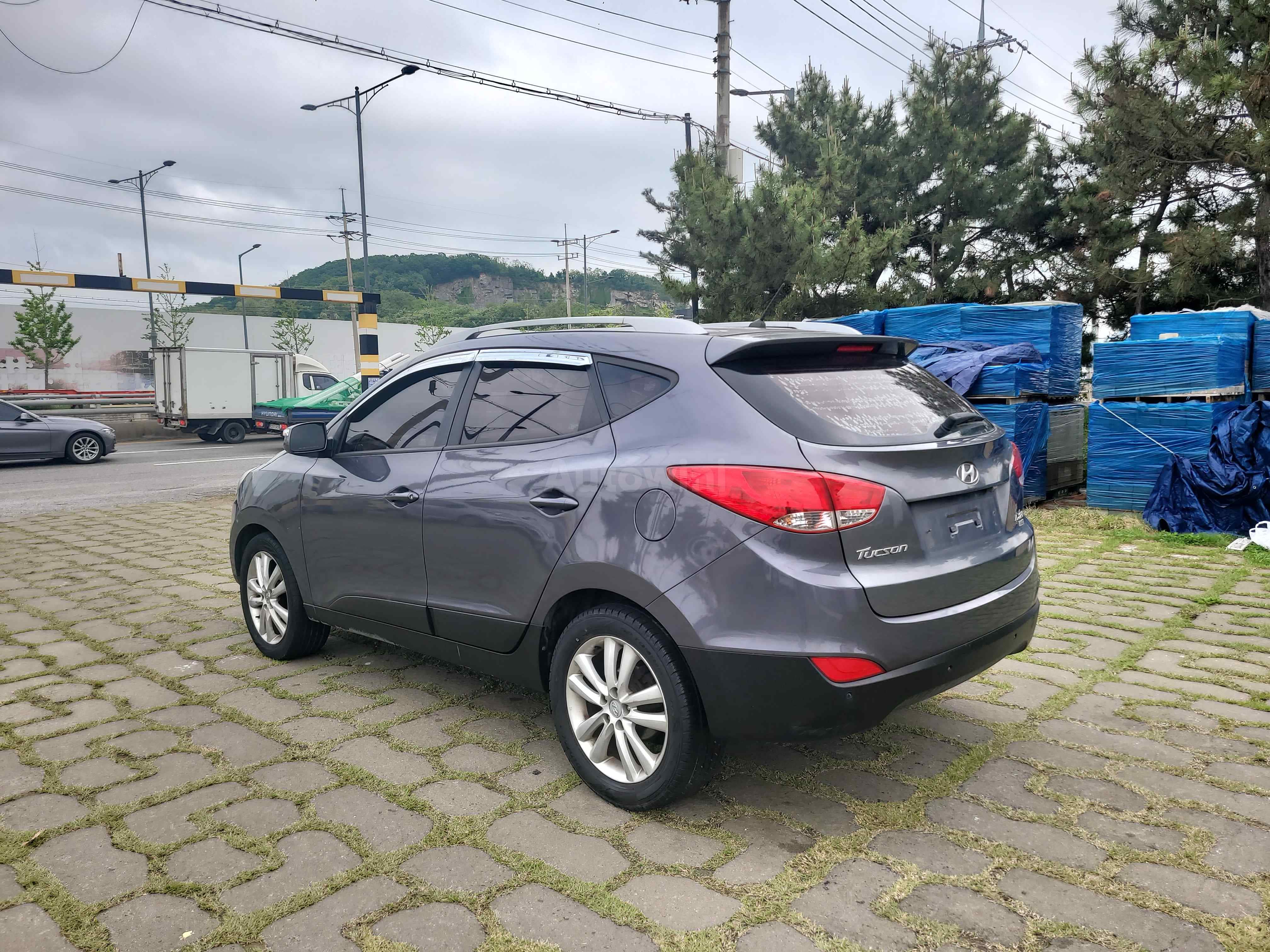 2011 HYUNDAI TUCSON VIN: KMHJU81VBBU148475
