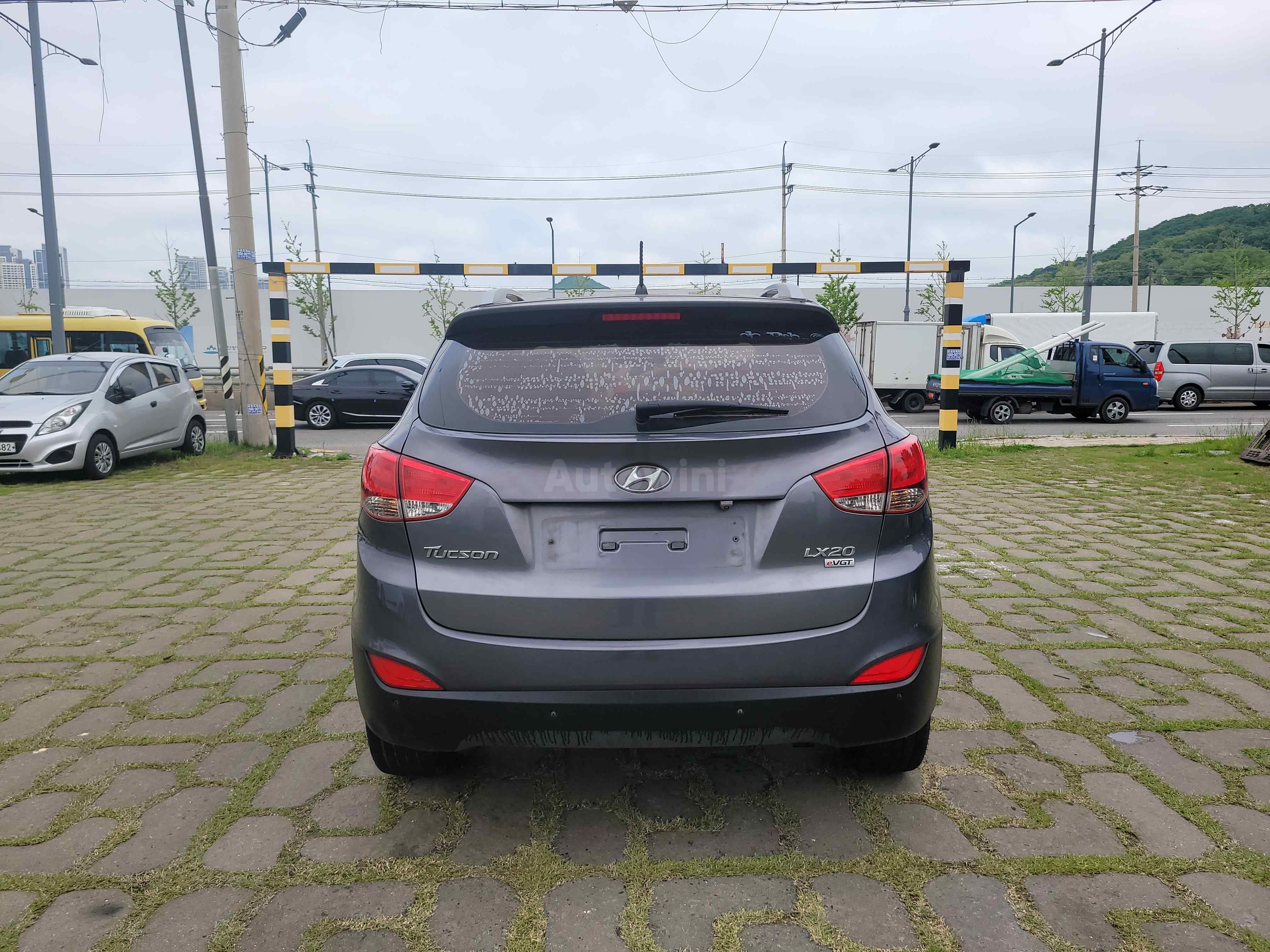 2011 HYUNDAI TUCSON VIN: KMHJU81VBBU148475