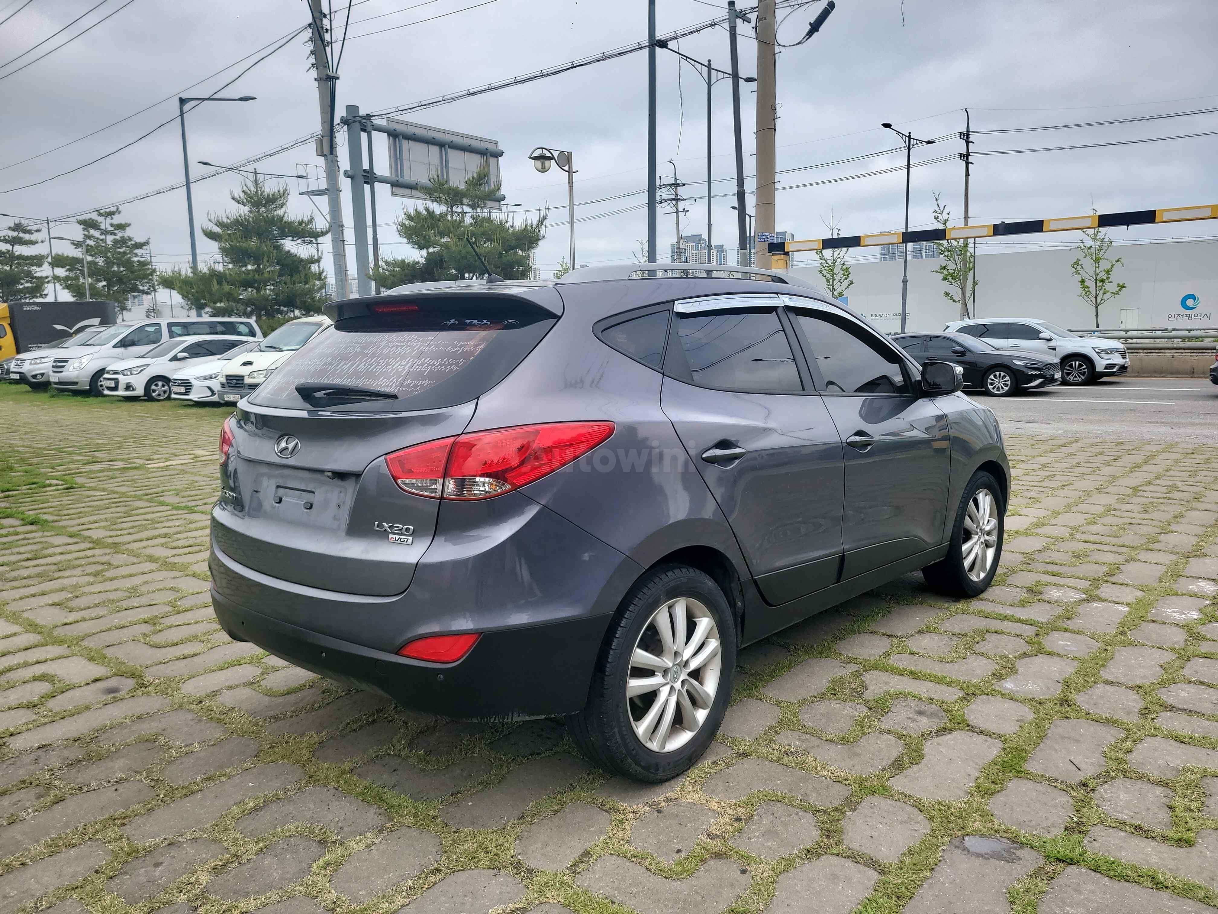 2011 HYUNDAI TUCSON VIN: KMHJU81VBBU148475