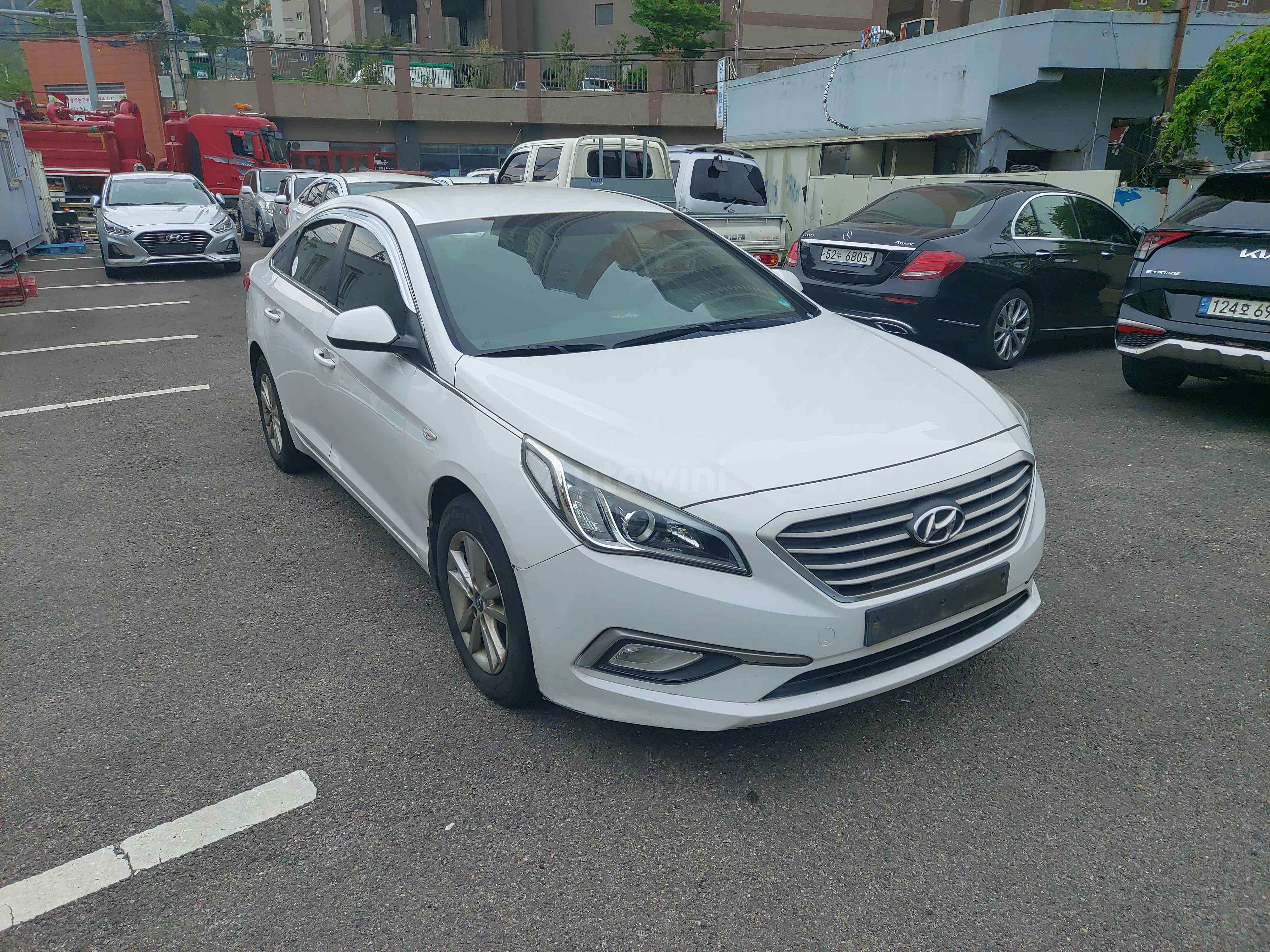 2017 HYUNDAI SONATA VIN: KMHE341DBHA318225