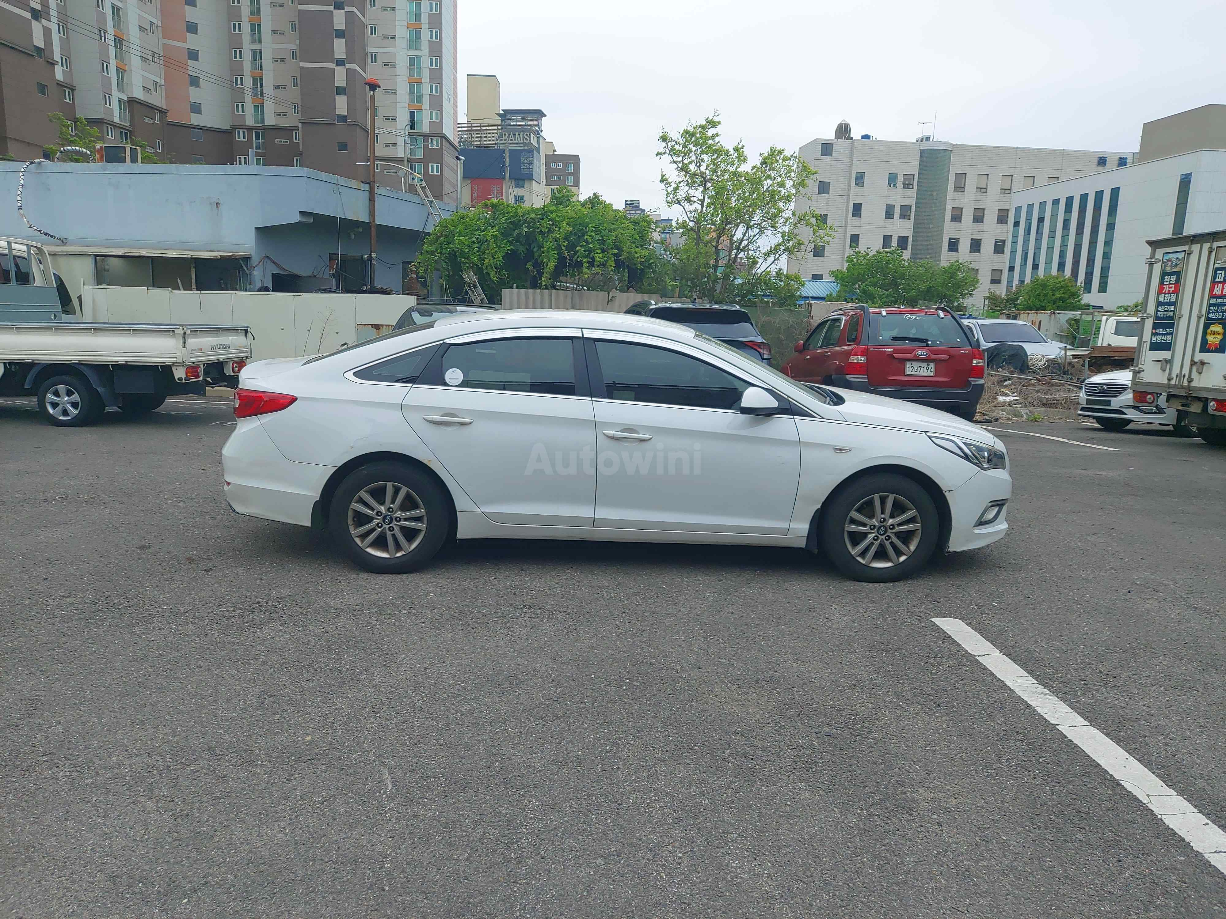2017 HYUNDAI SONATA VIN: KMHE341DBHA318225