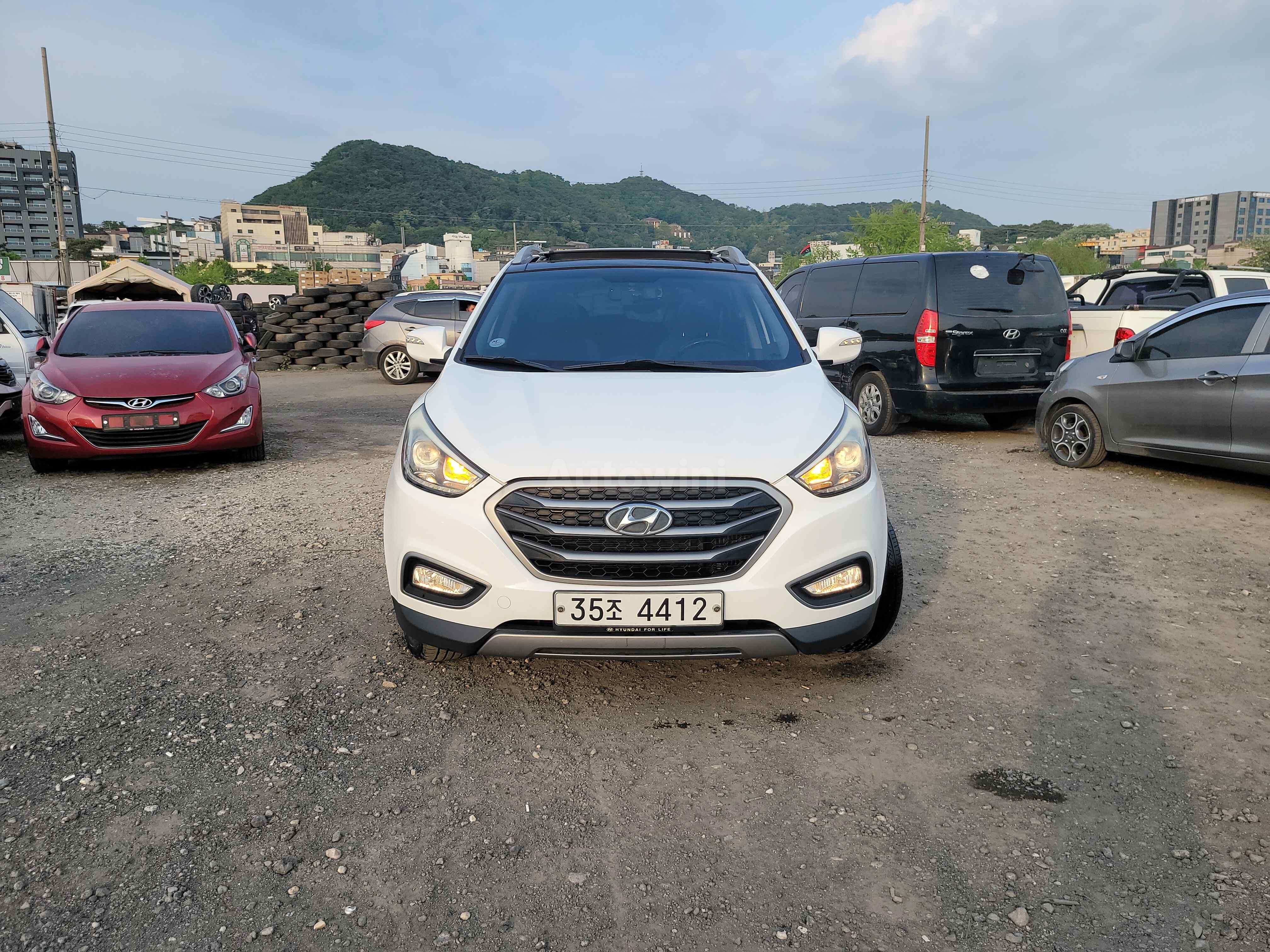 2015 HYUNDAI TUCSON VIN: KMHJT81VBFU948321