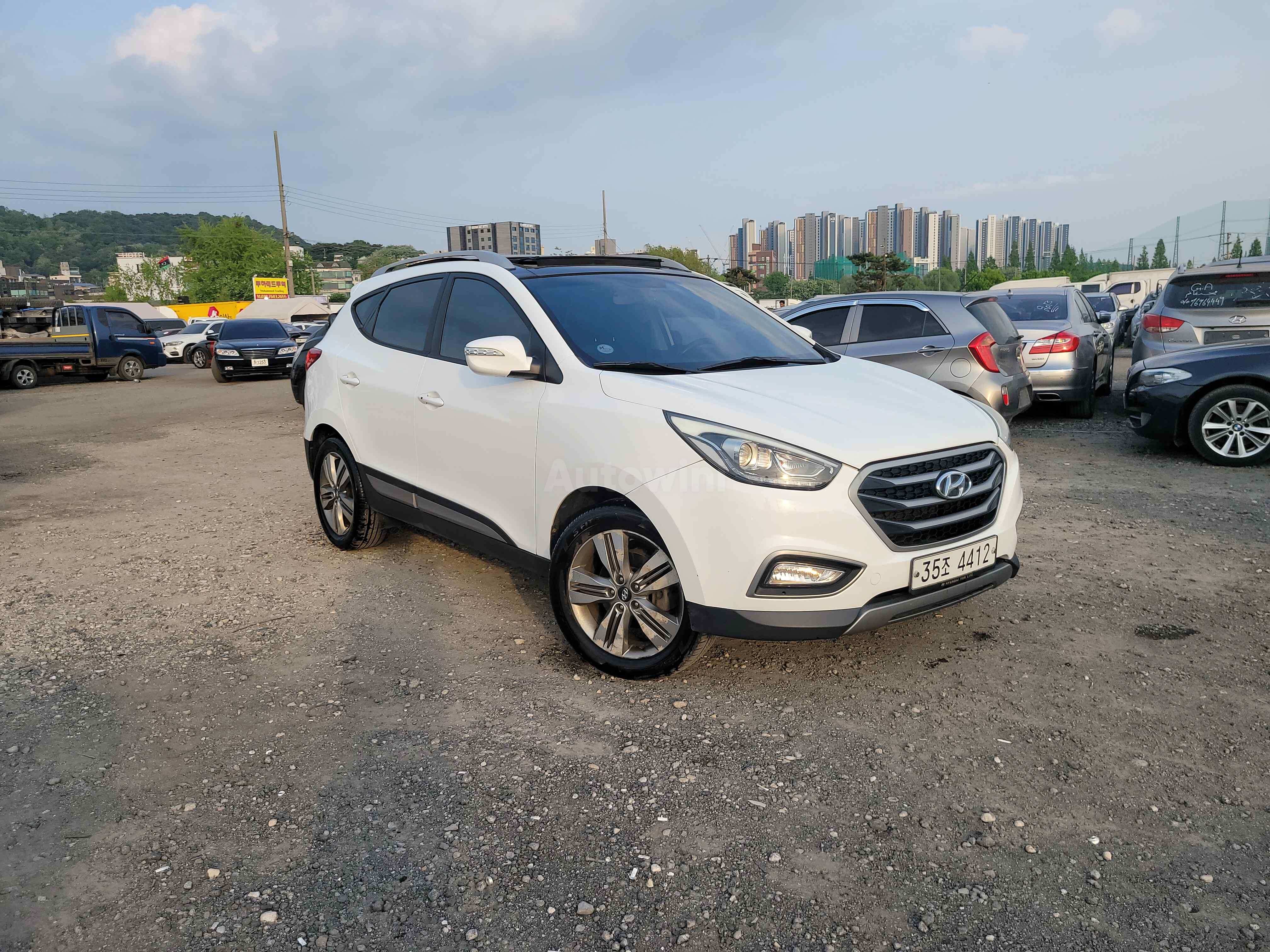 2015 HYUNDAI TUCSON VIN: KMHJT81VBFU948321