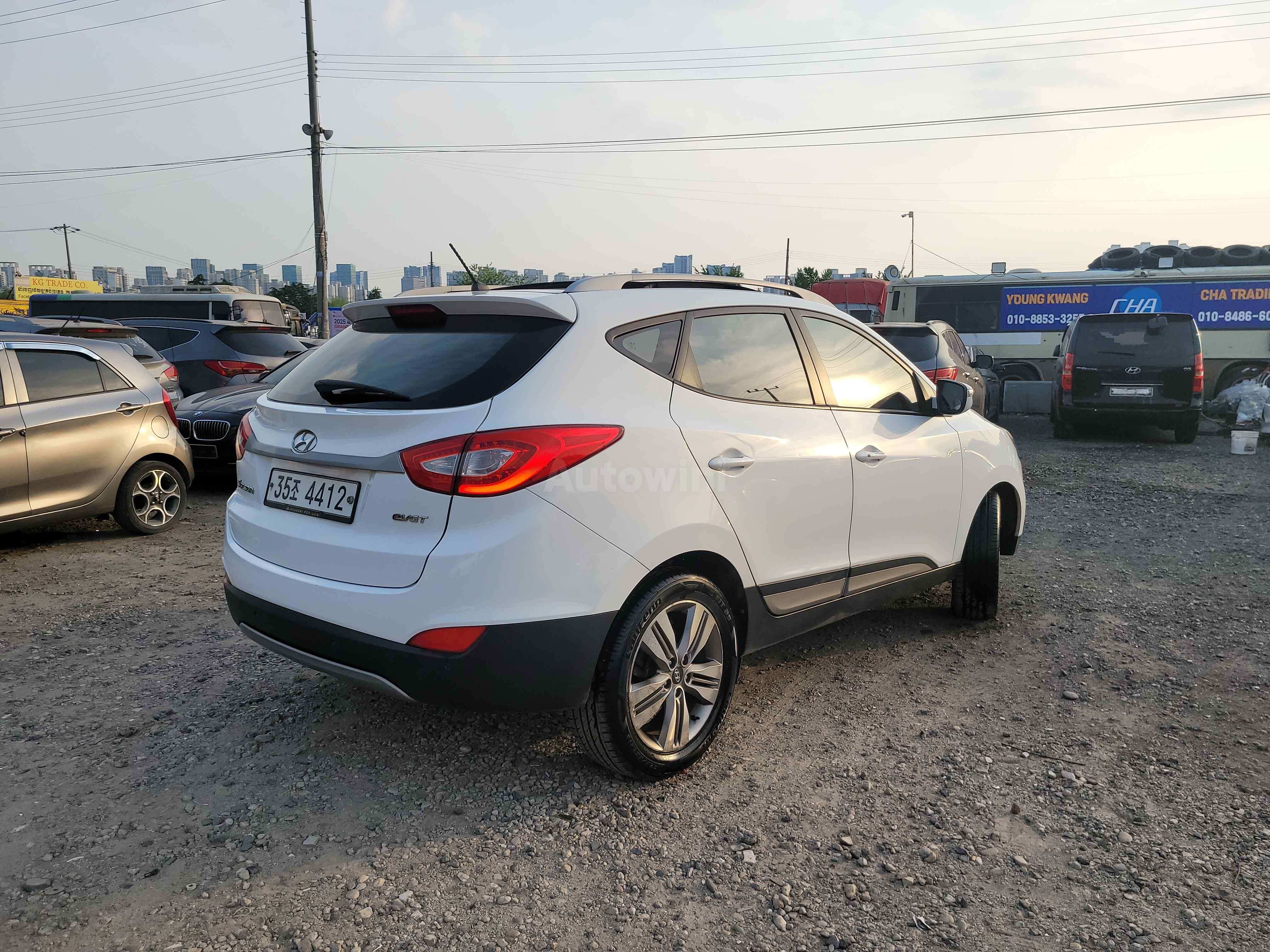 2015 HYUNDAI TUCSON VIN: KMHJT81VBFU948321