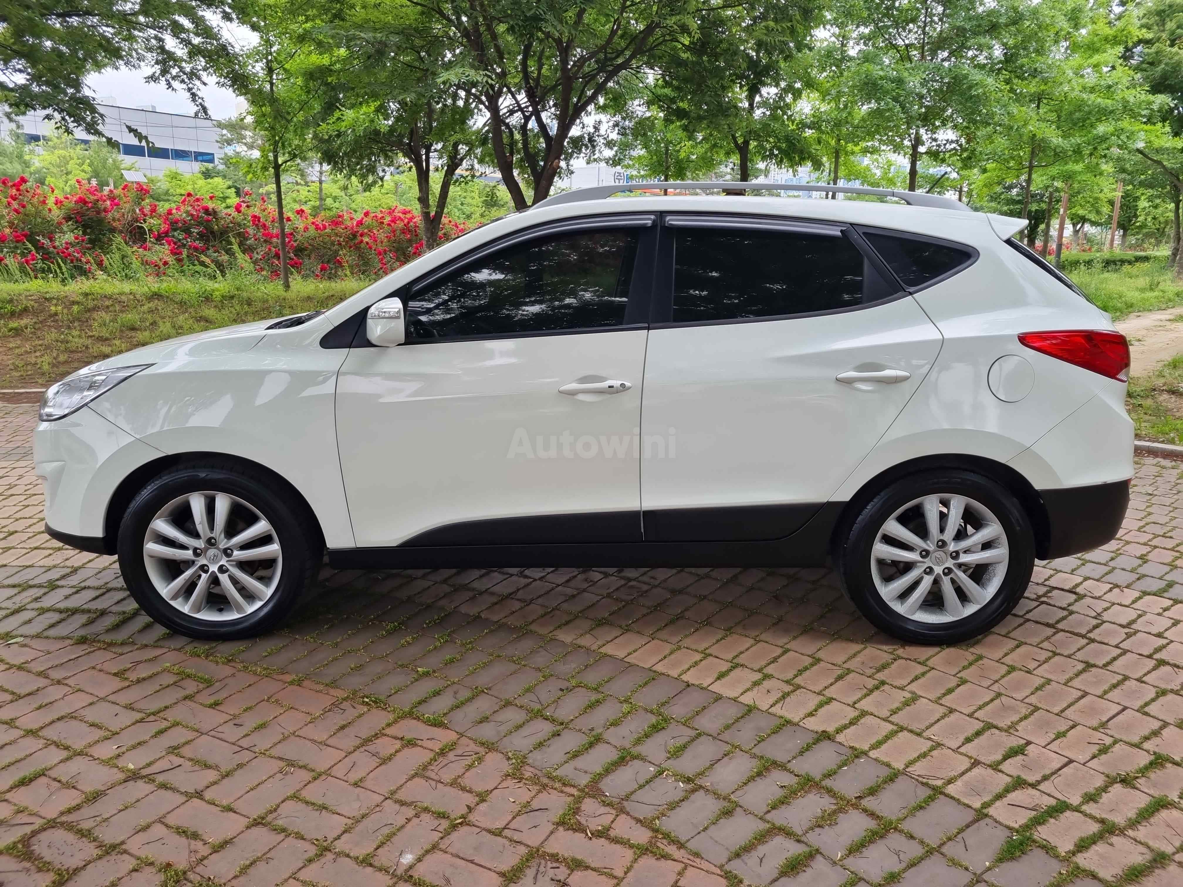 2010 HYUNDAI TUCSON VIN: KMHJU81VBAU001900