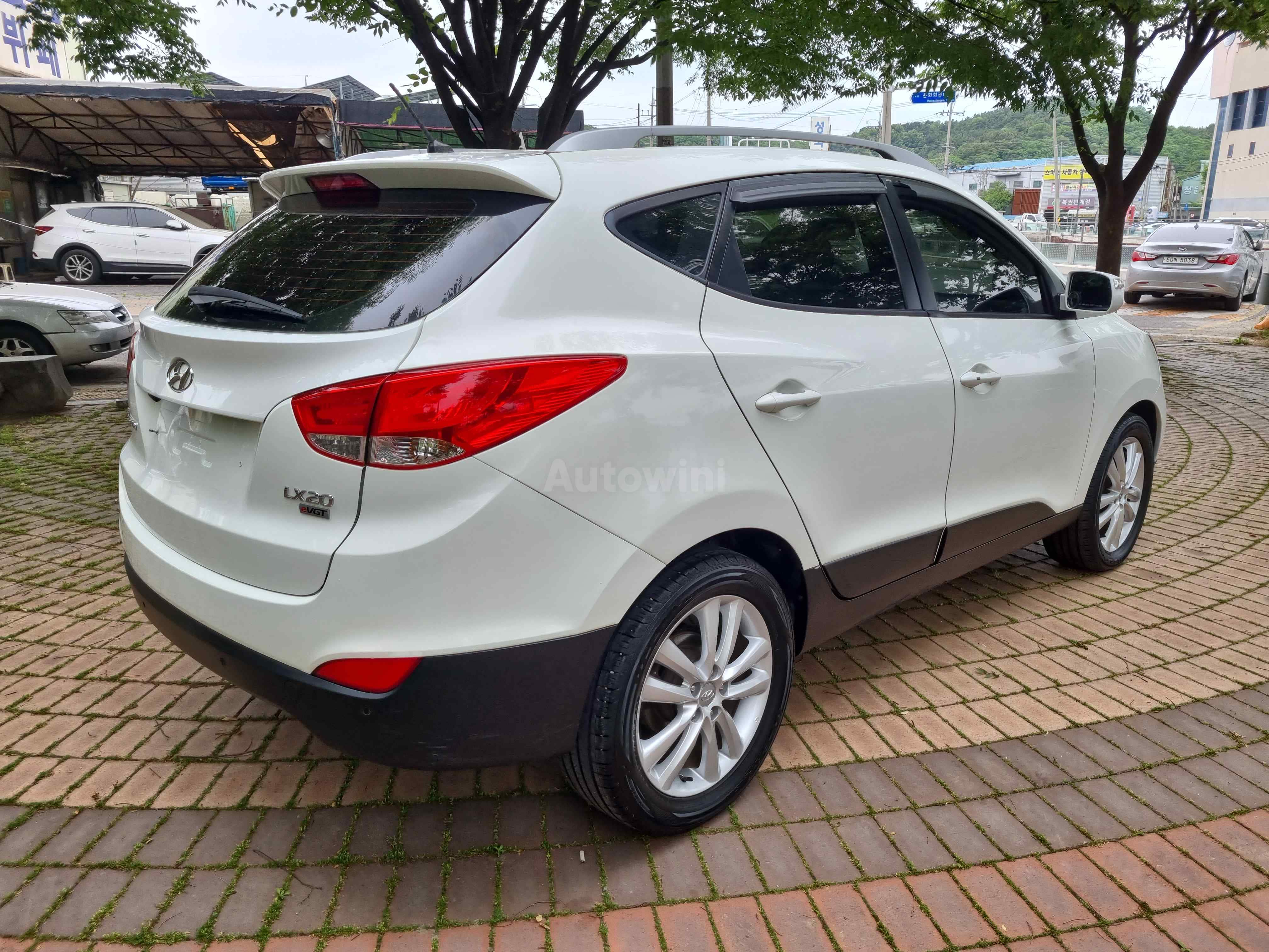 2010 HYUNDAI TUCSON VIN: KMHJU81VBAU001900