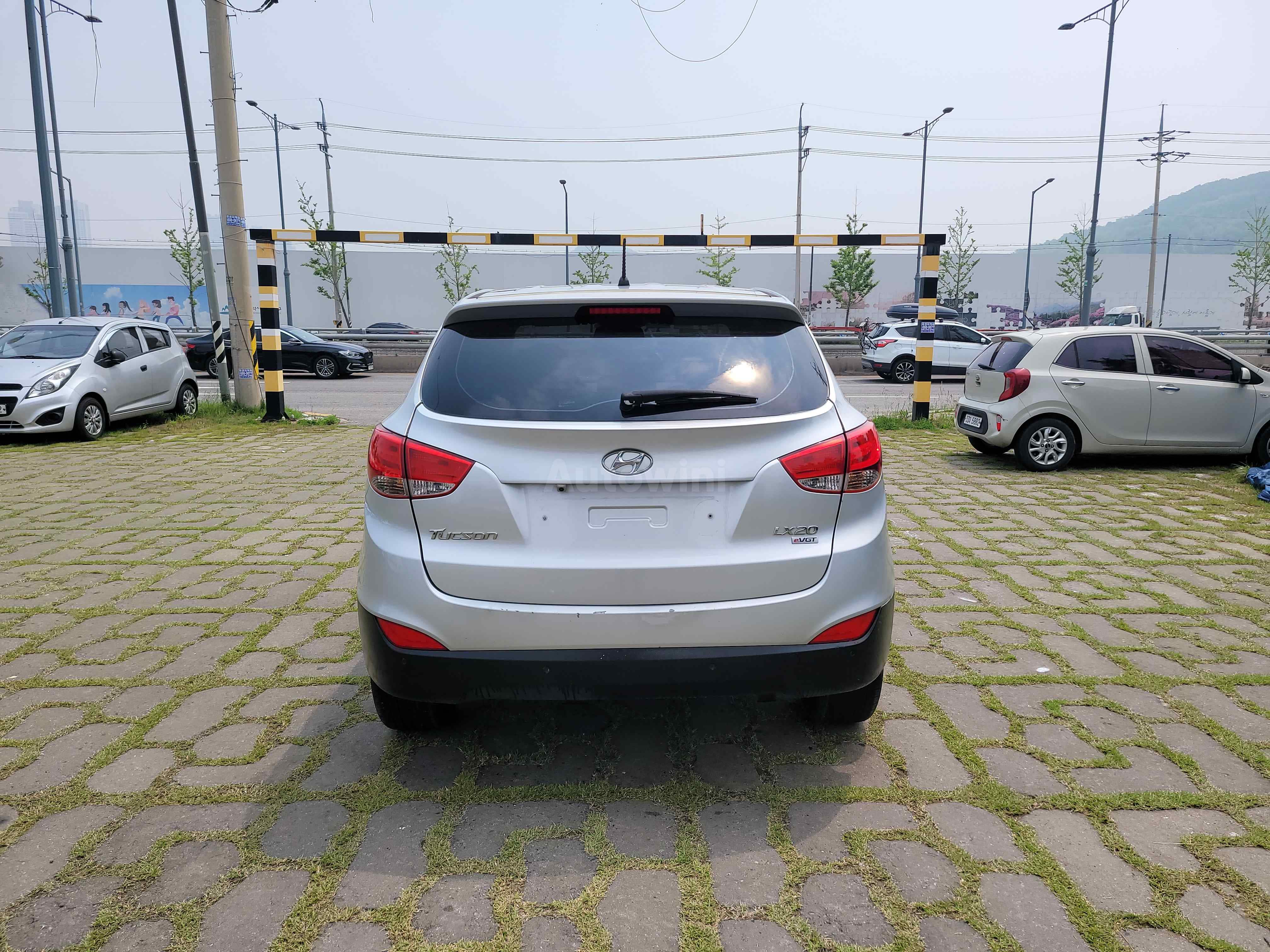 2010 HYUNDAI TUCSON VIN: KMHJU81VBAU043591
