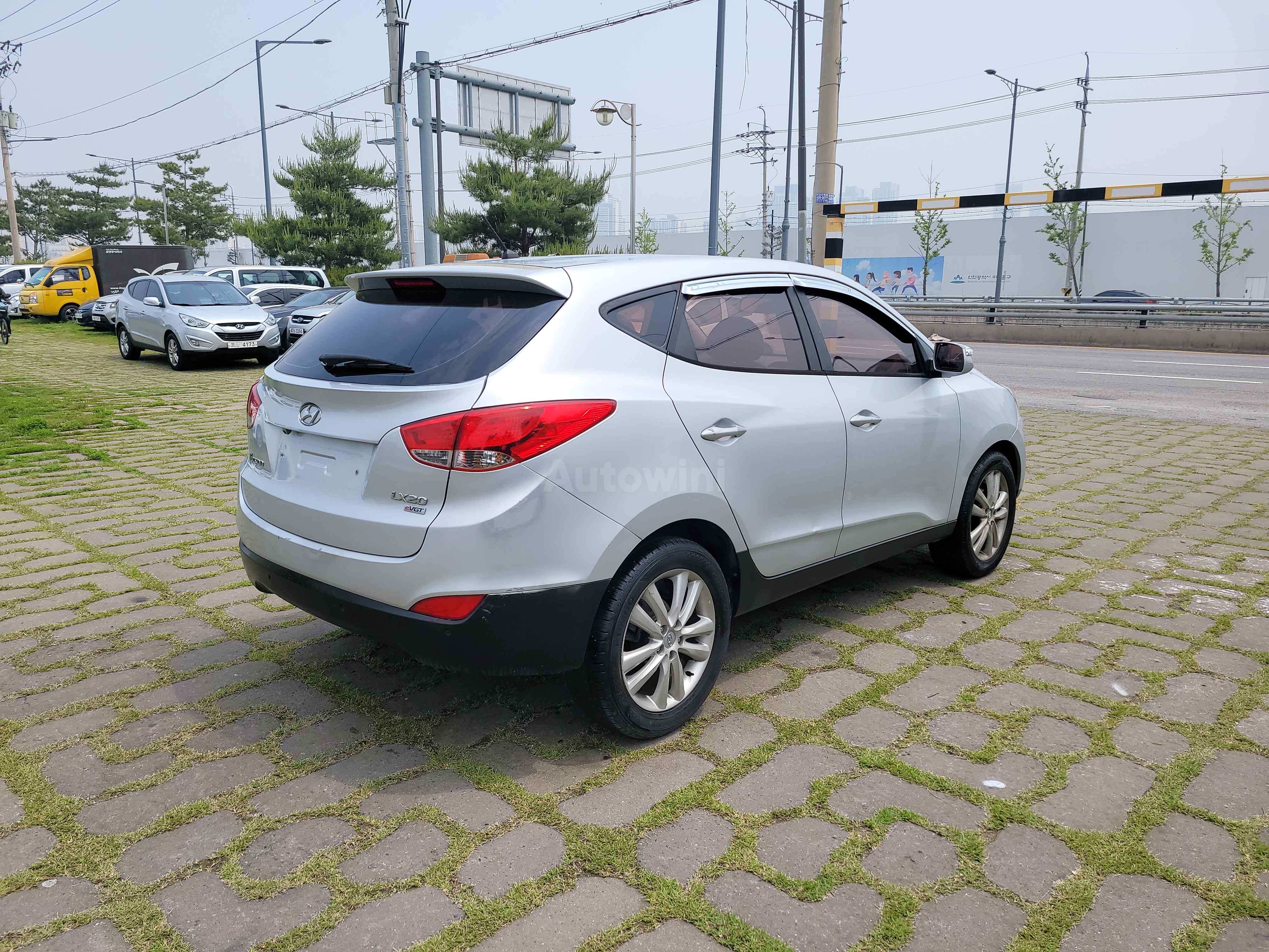 2010 HYUNDAI TUCSON VIN: KMHJU81VBAU043591