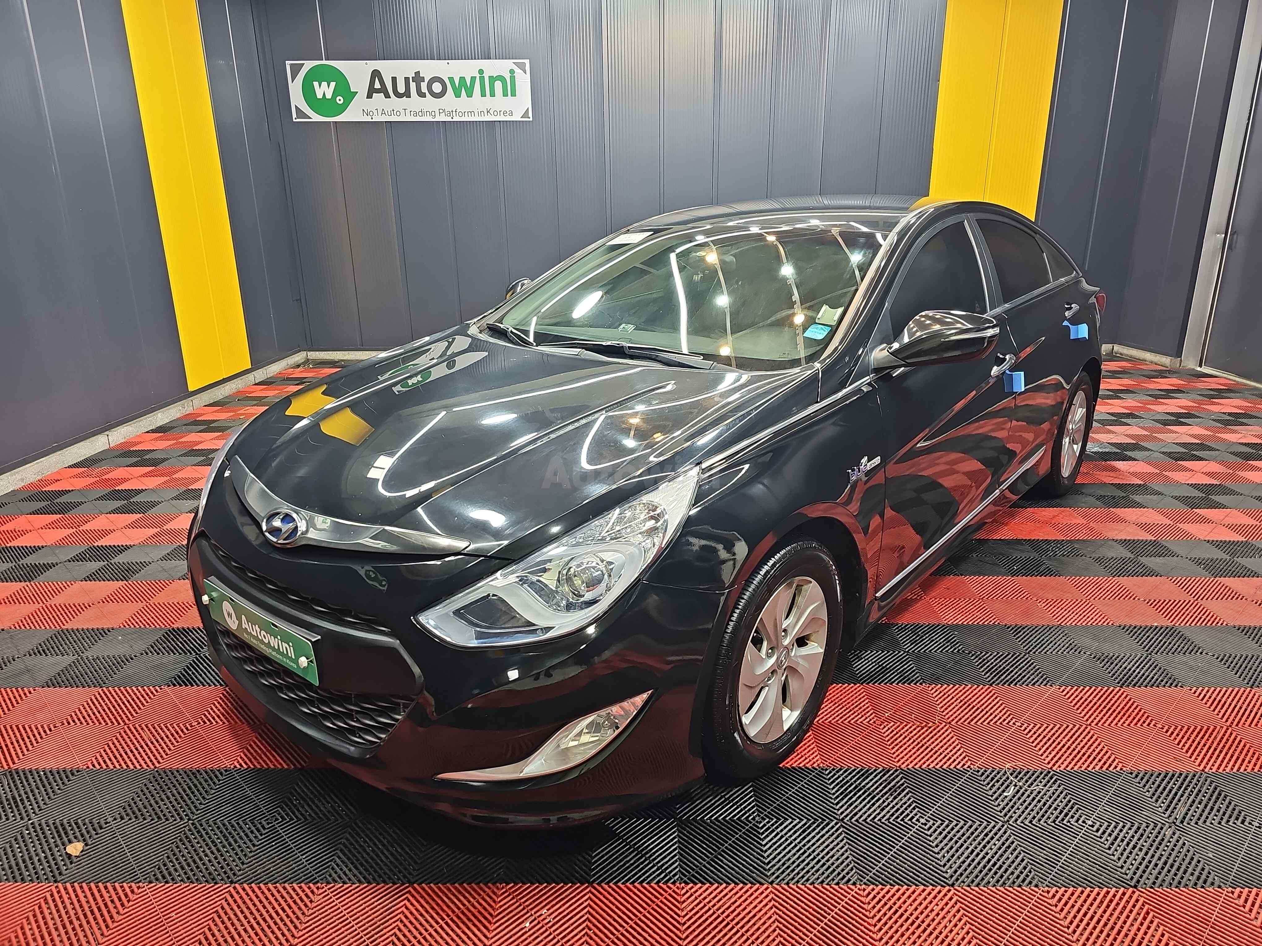 2014 HYUNDAI SONATA VIN: KMHEA415BEA097913