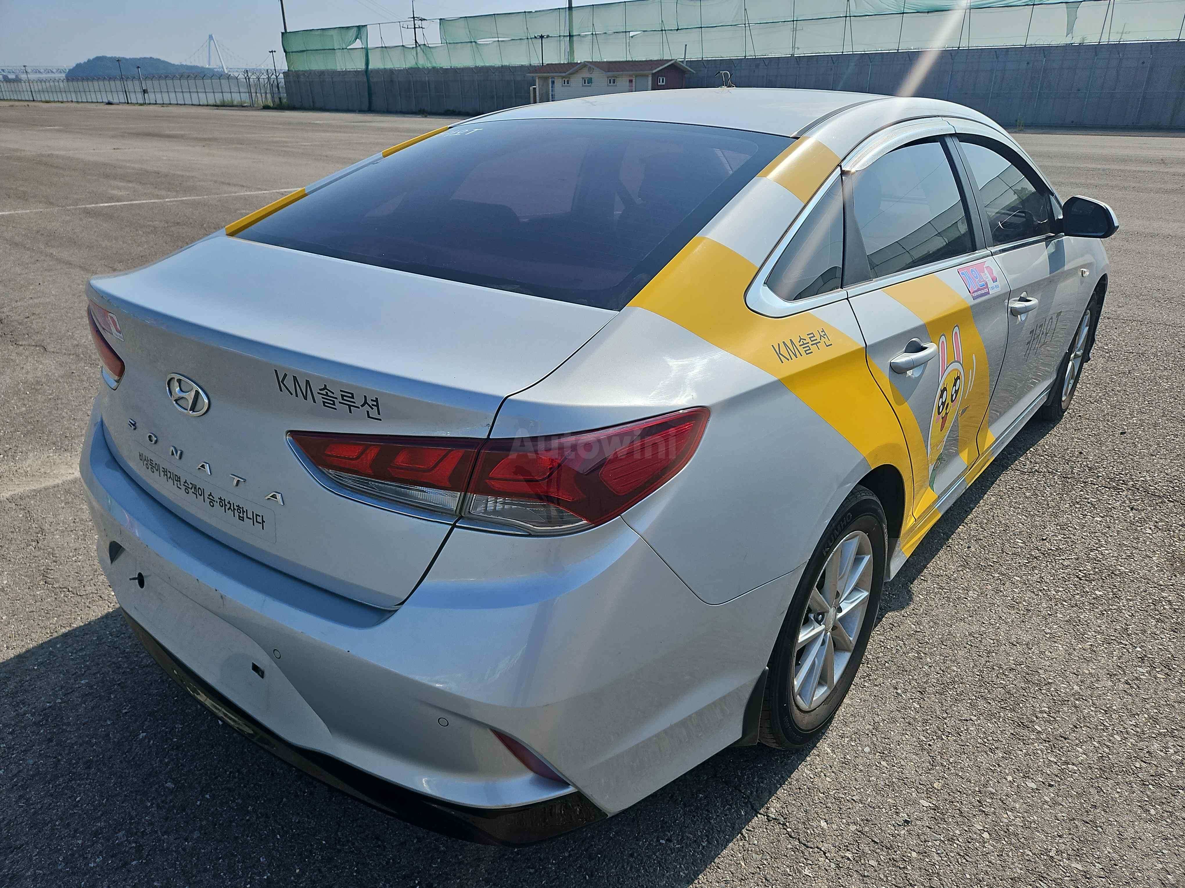 2018 HYUNDAI SONATA VIN: KMHE341DBJA386840