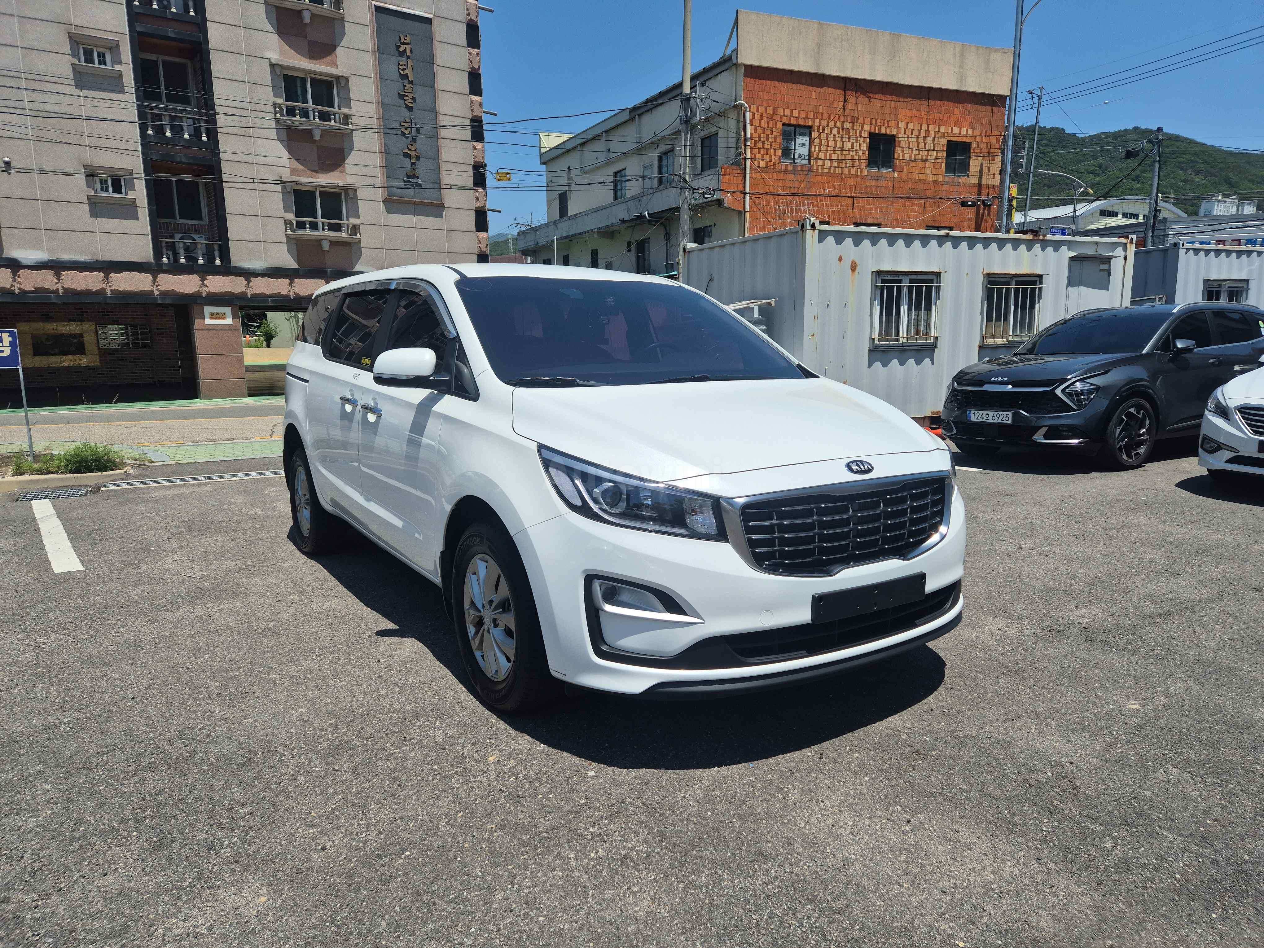 2019 KIA CARNIVAL VIN: KNHMF37ABKS506073