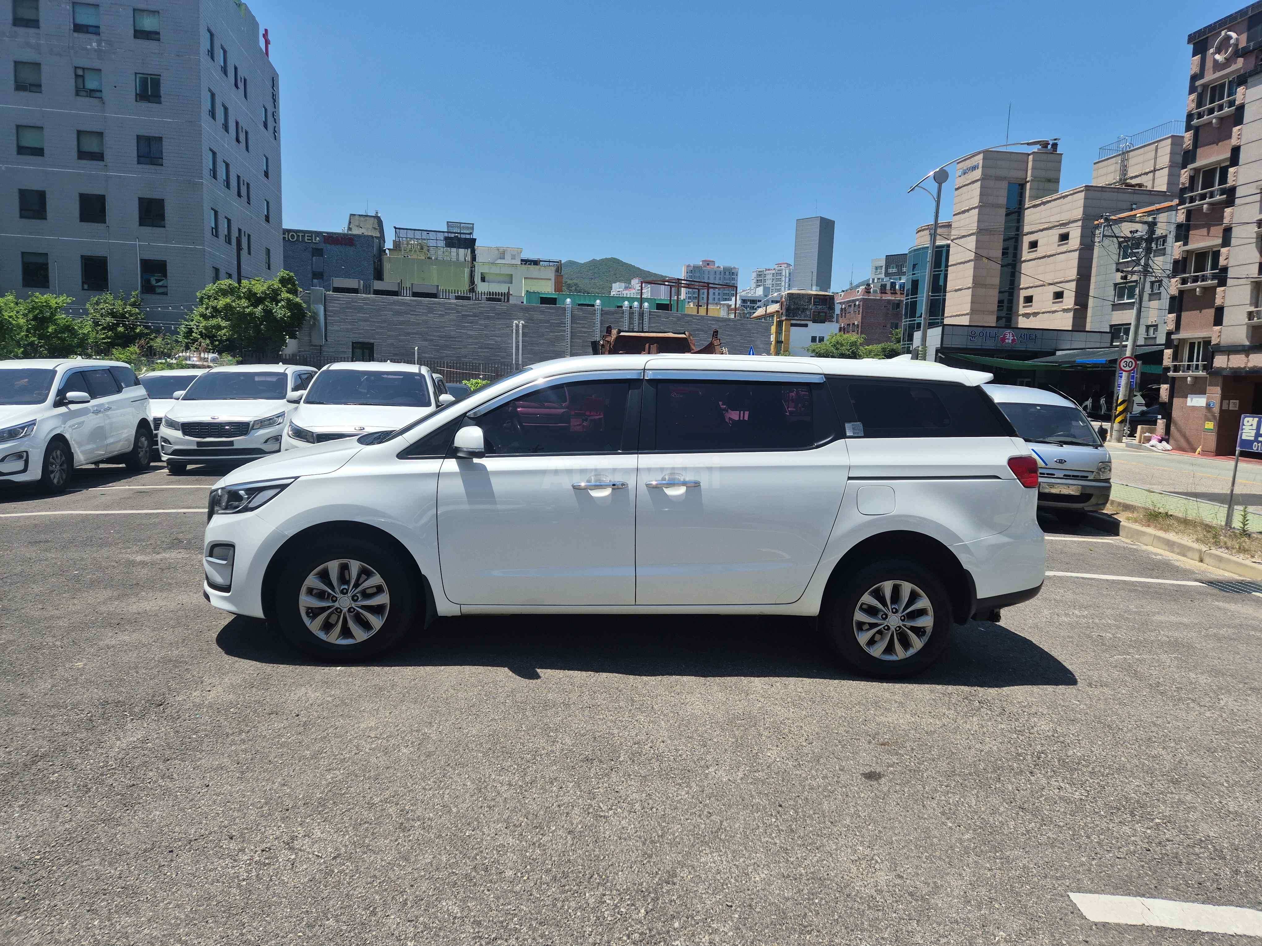 2019 KIA CARNIVAL VIN: KNHMF37ABKS506073