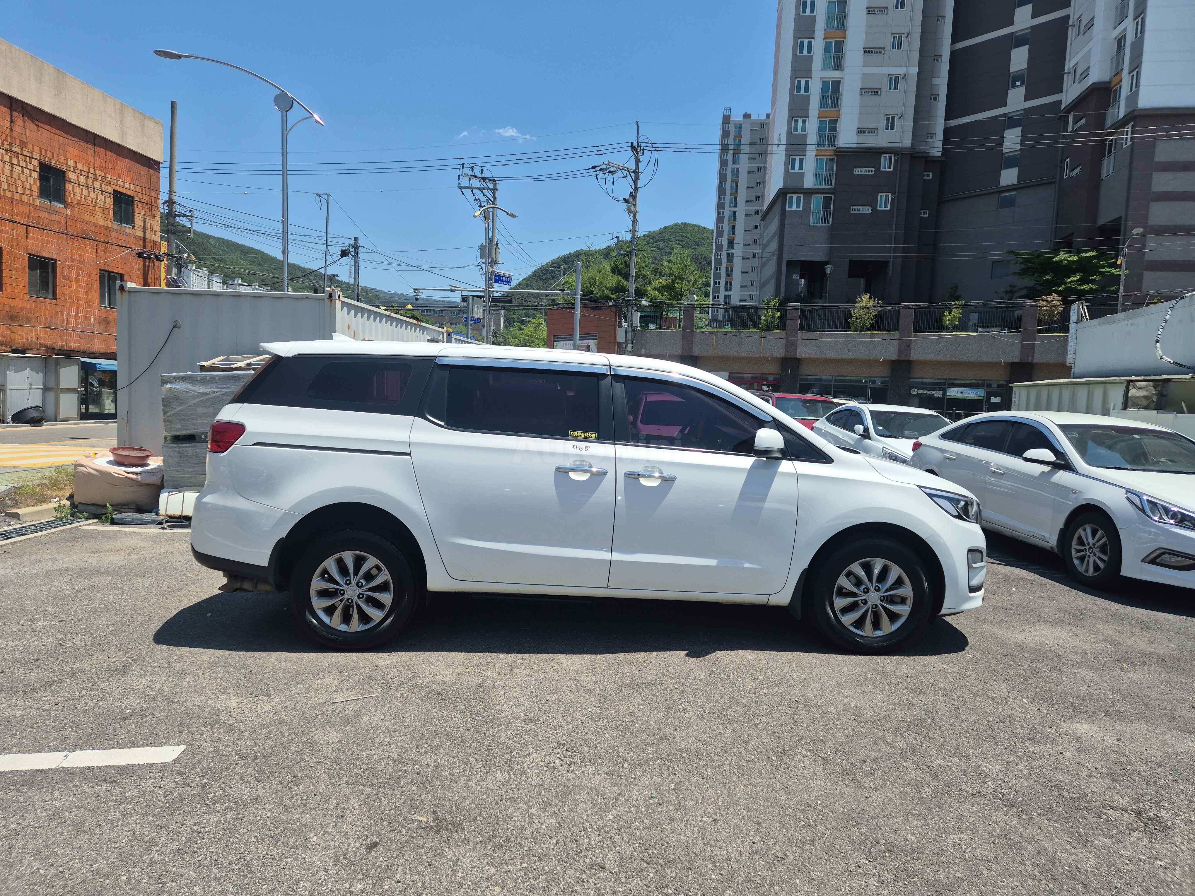 2019 KIA CARNIVAL VIN: KNHMF37ABKS506073