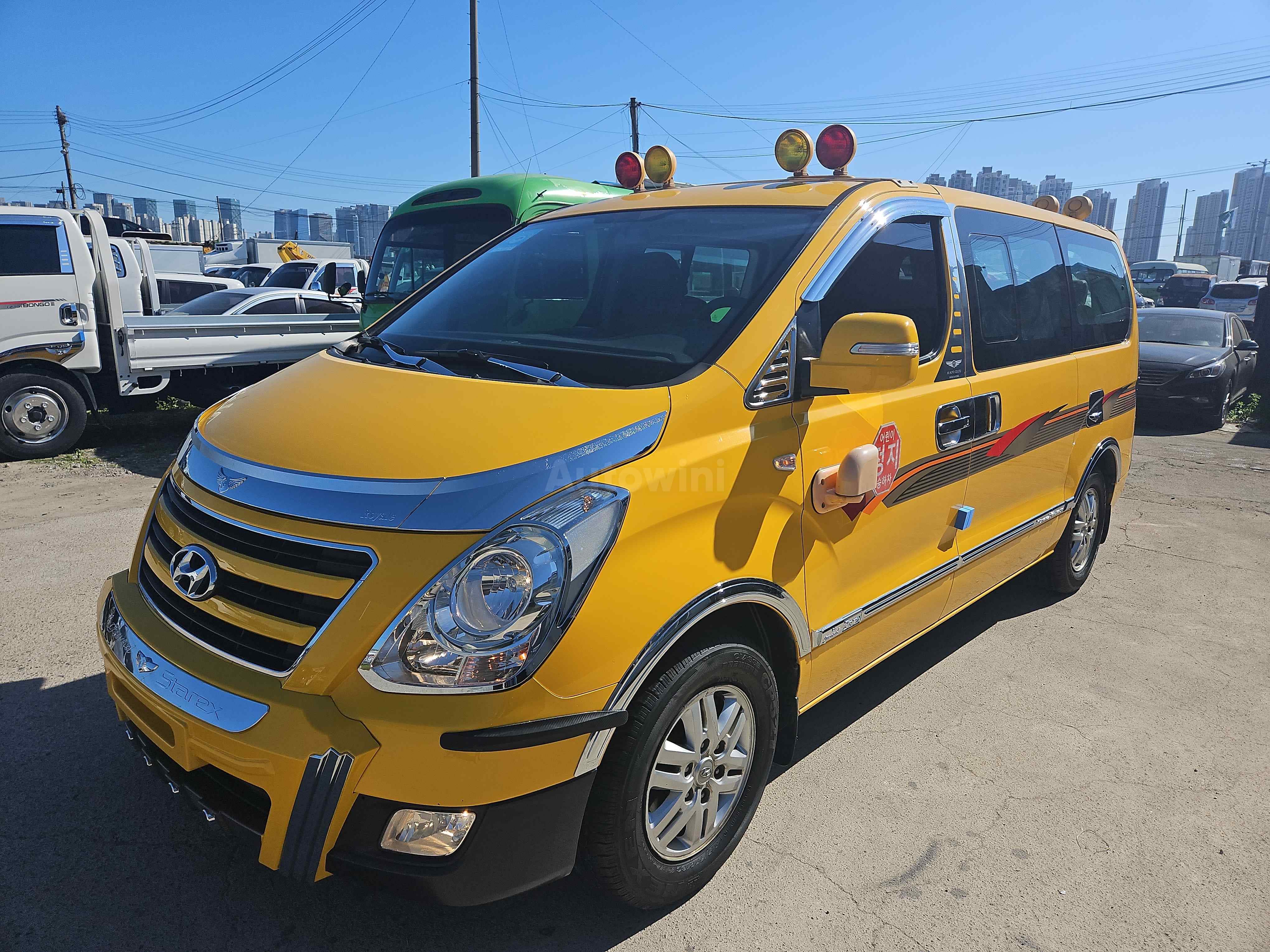 2017 HYUNDAI STAREX VIN: KMJWA37KBHU863211