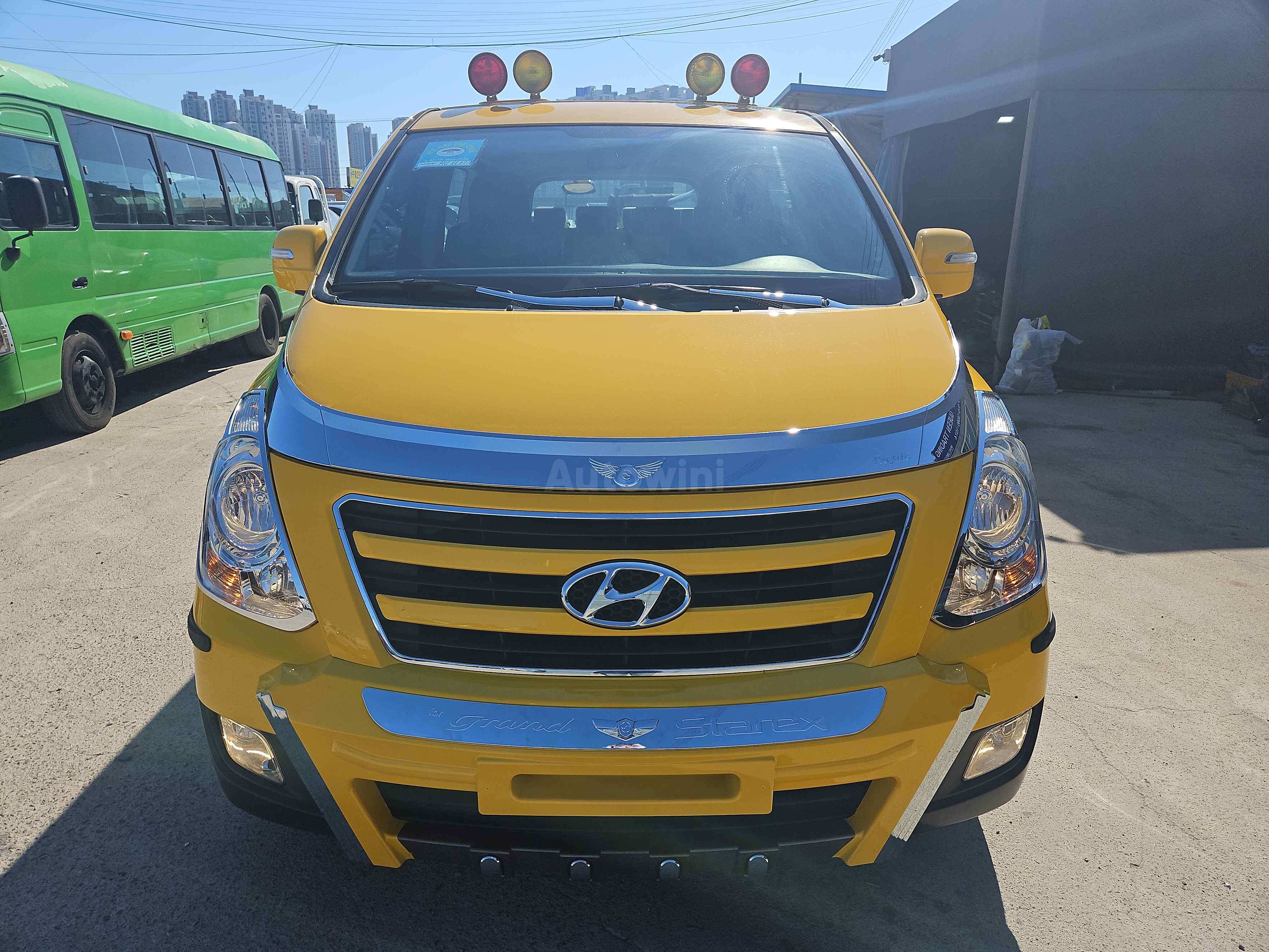 2017 HYUNDAI STAREX VIN: KMJWA37KBHU863211
