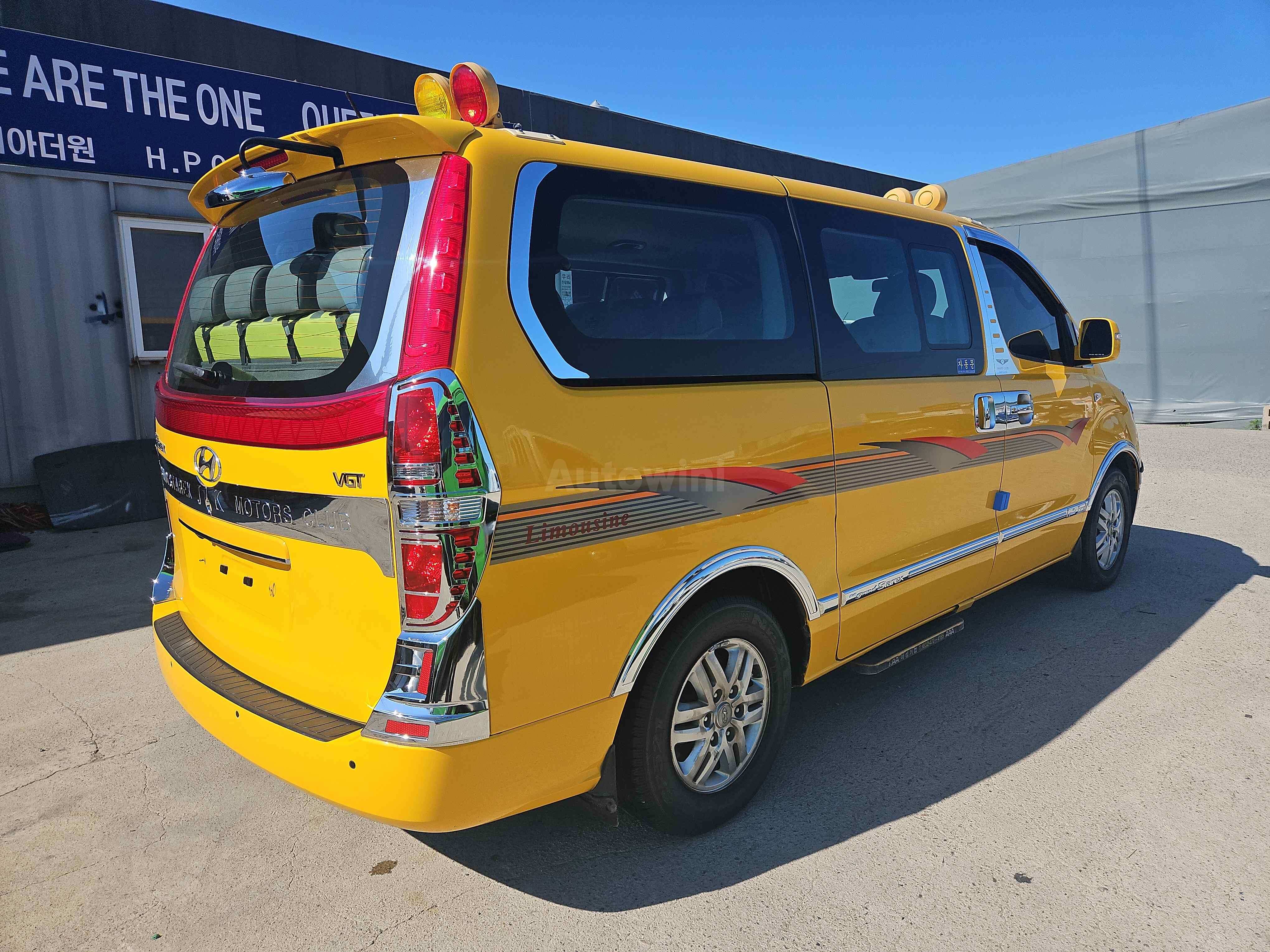2017 HYUNDAI STAREX VIN: KMJWA37KBHU863211