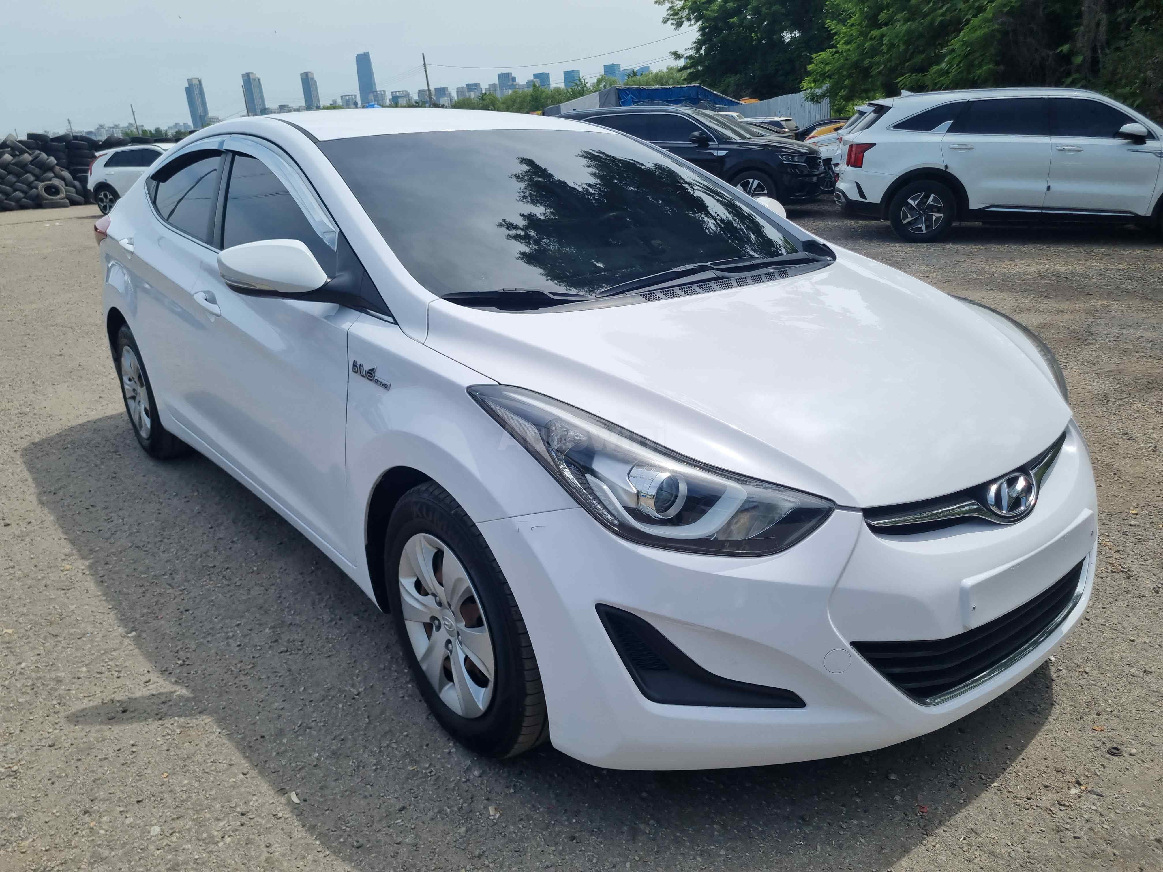 2015 HYUNDAI AVANTE VIN: KMHDG41UBFU189447