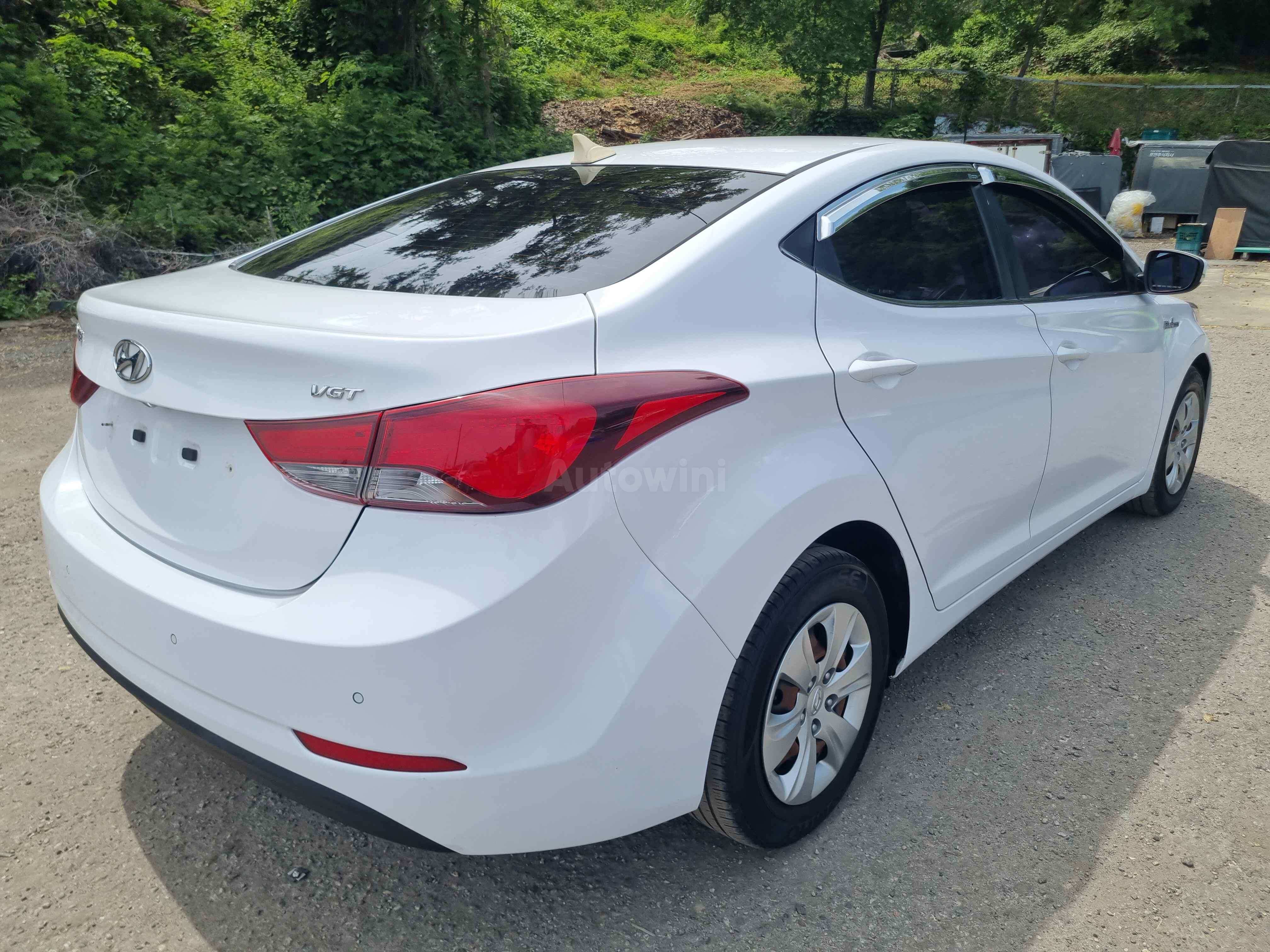 2015 HYUNDAI AVANTE VIN: KMHDG41UBFU189447