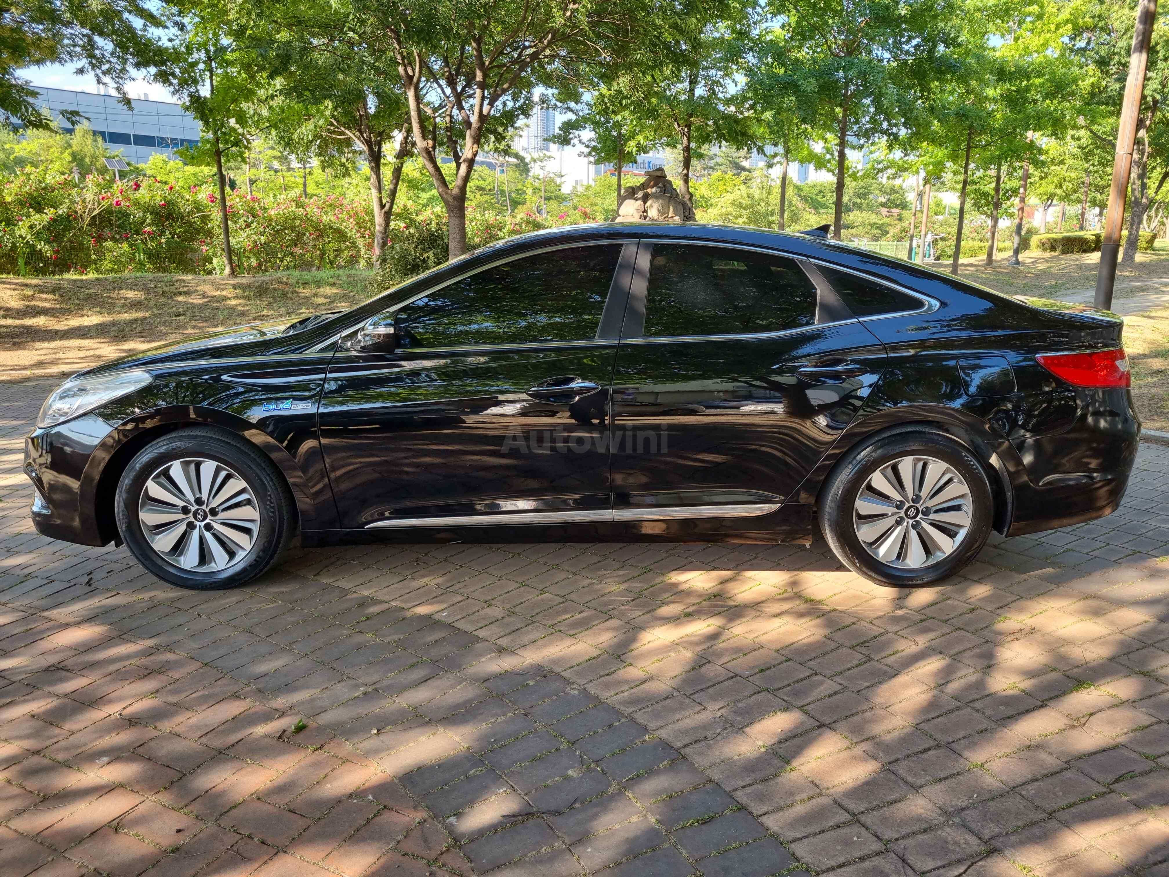 2015 HYUNDAI GRANDEUR VIN: KMHFG413BFA005768
