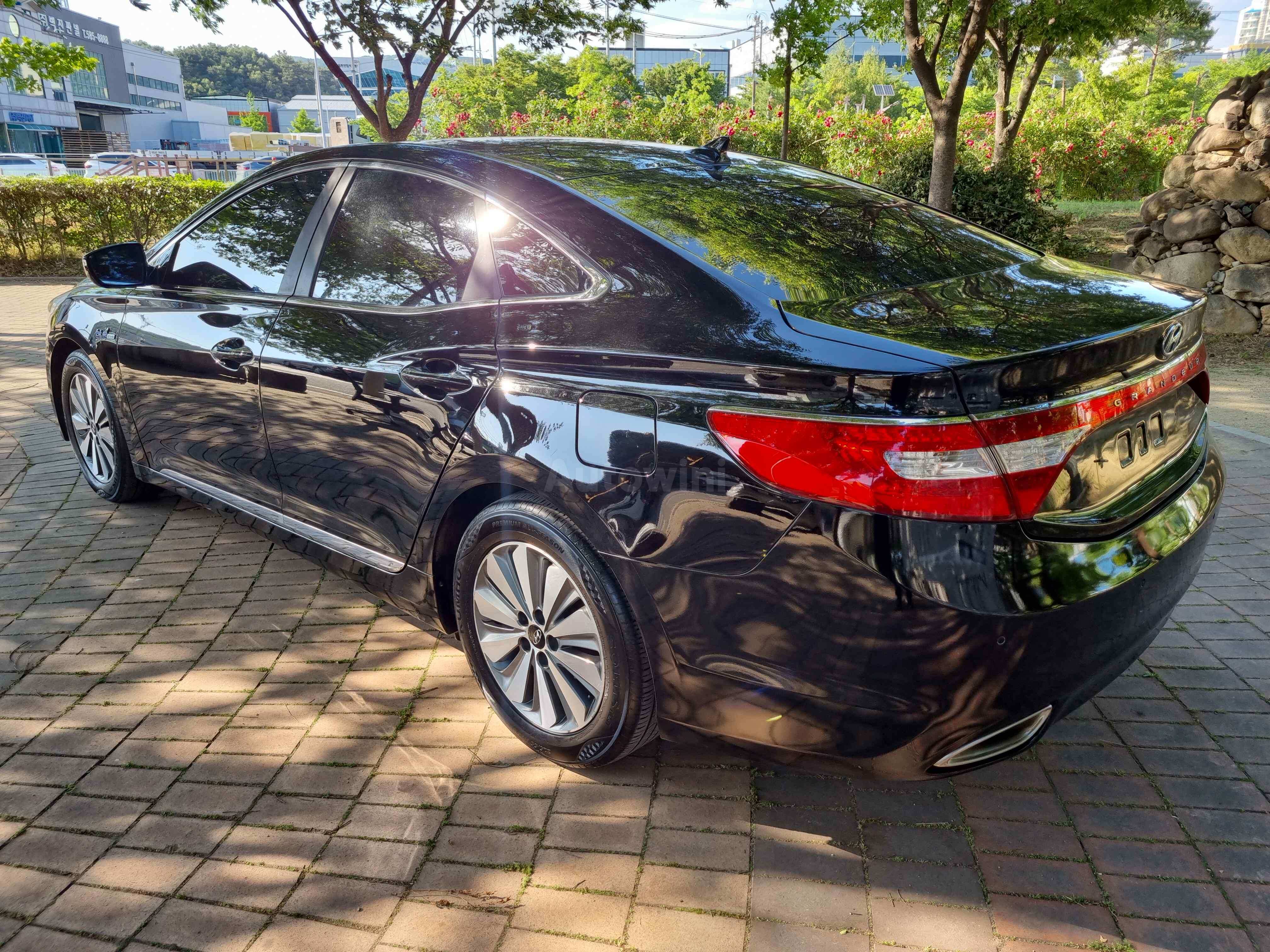 2015 HYUNDAI GRANDEUR VIN: KMHFG413BFA005768
