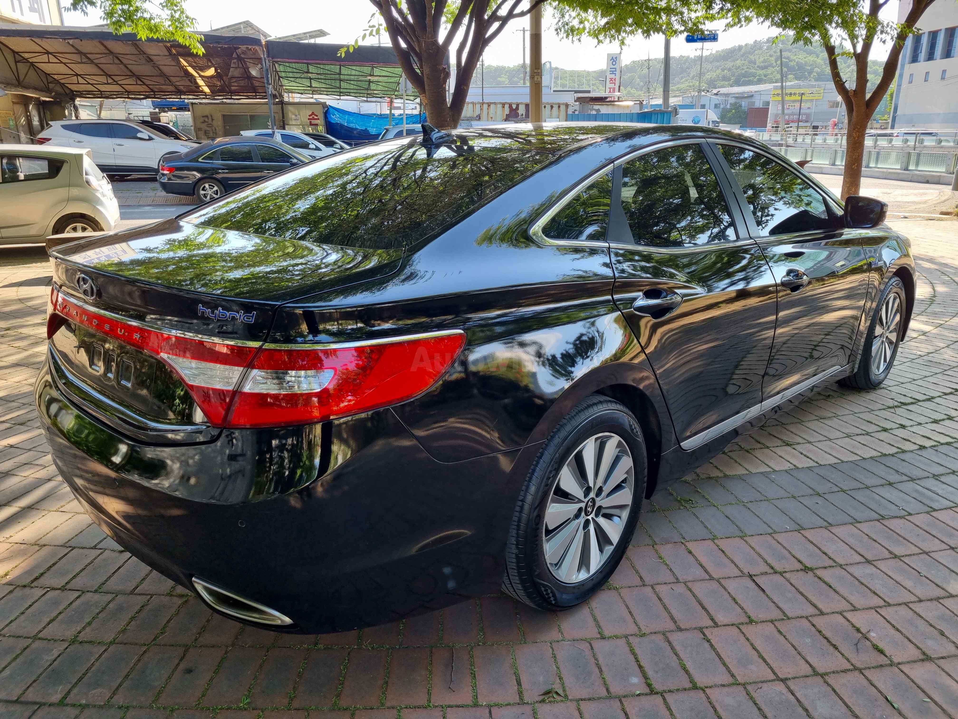 2015 HYUNDAI GRANDEUR VIN: KMHFG413BFA005768