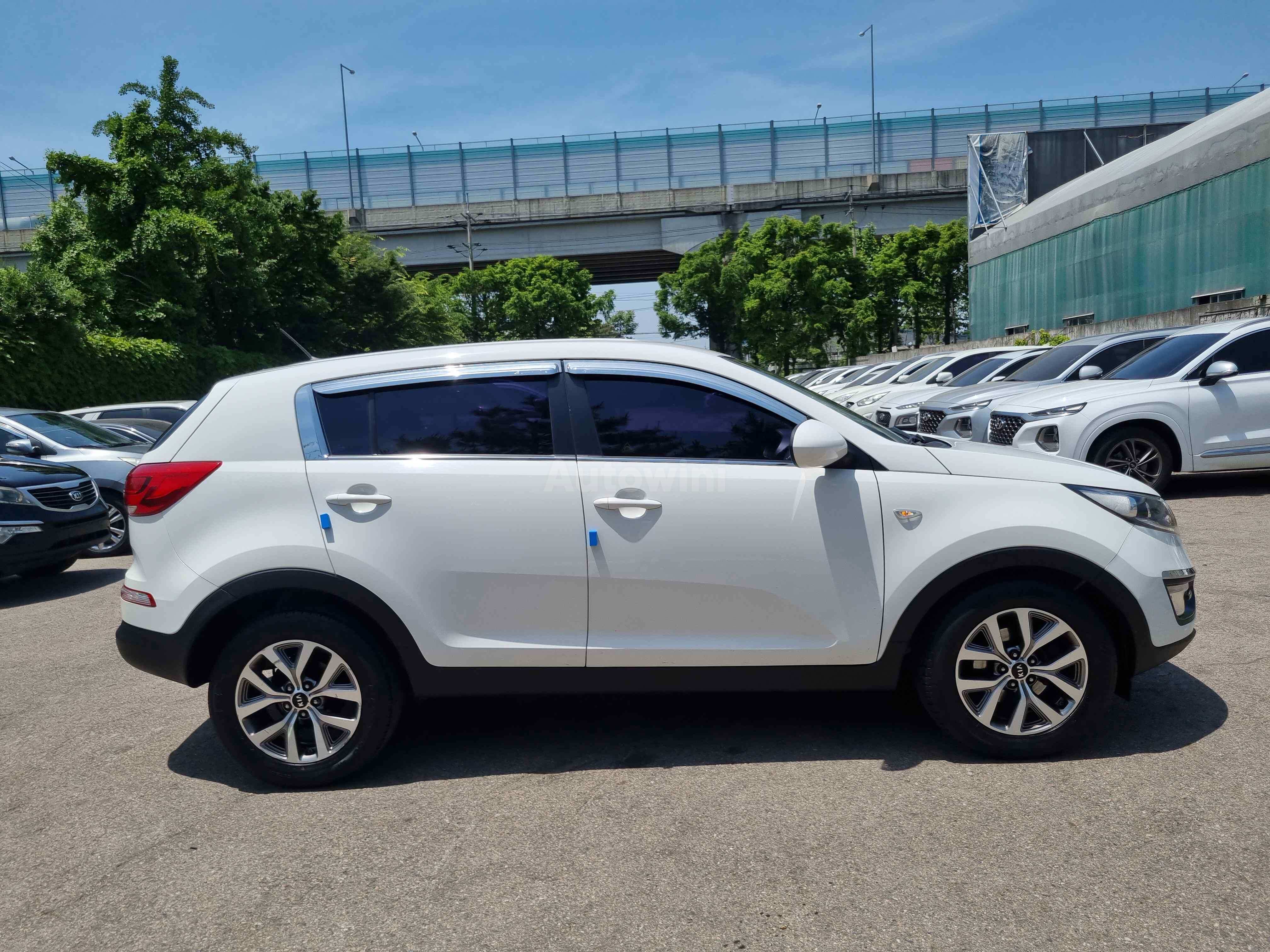 2016 KIA SPORTAGE VIN: KNAPB813BGK826467