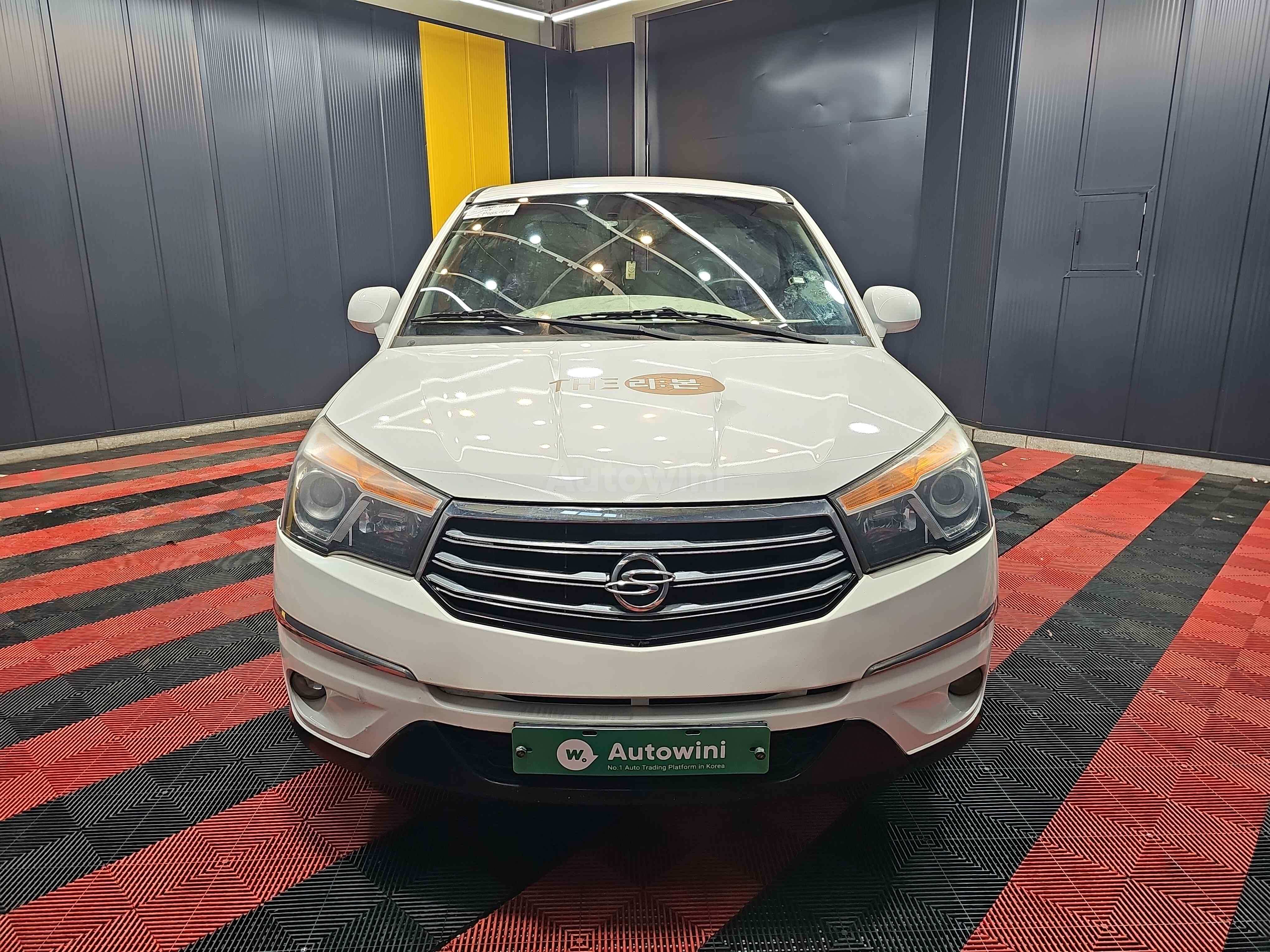 2014 KGM (SSANGYONG) KORANDO VIN: KPDKFDNN1EP085077