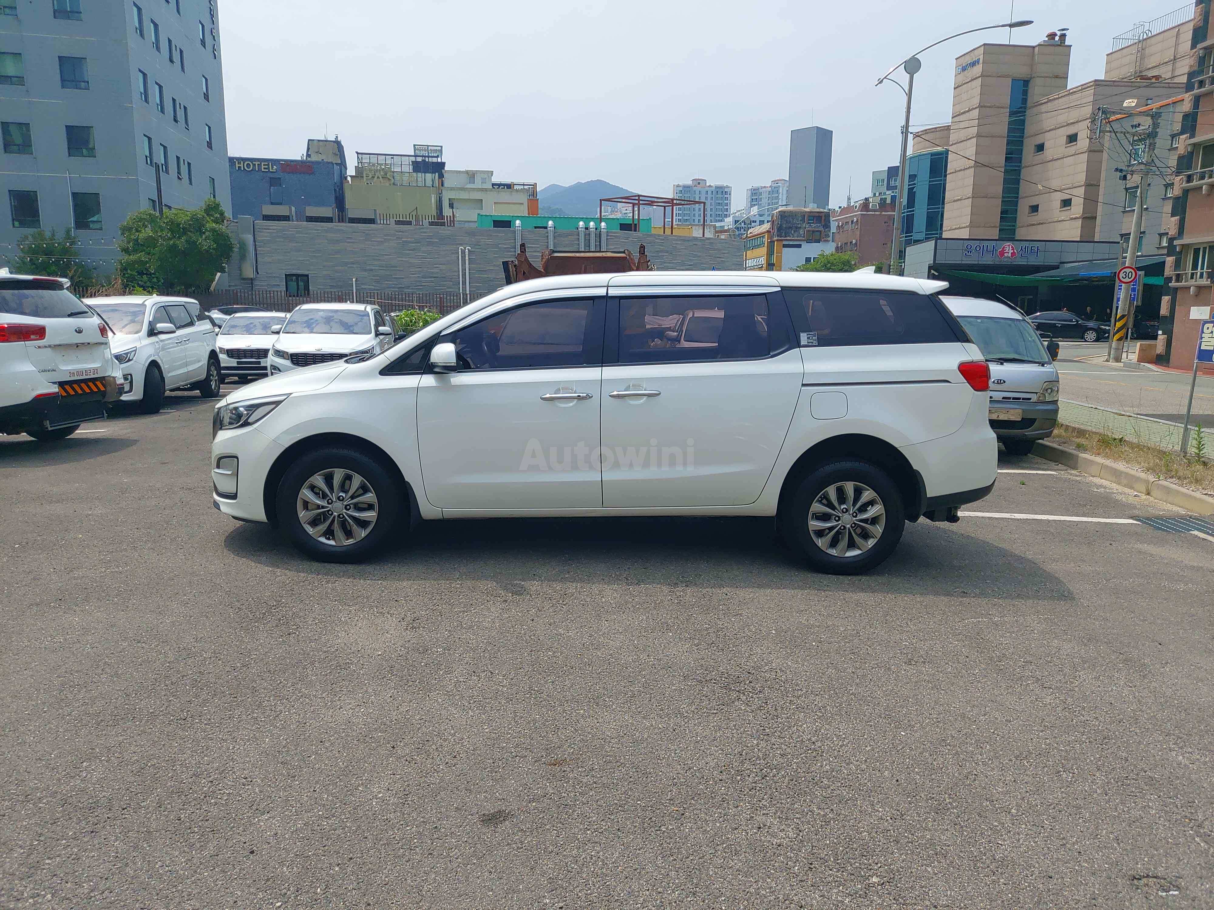 2019 KIA CARNIVAL VIN: KNHMF37ABKS493547