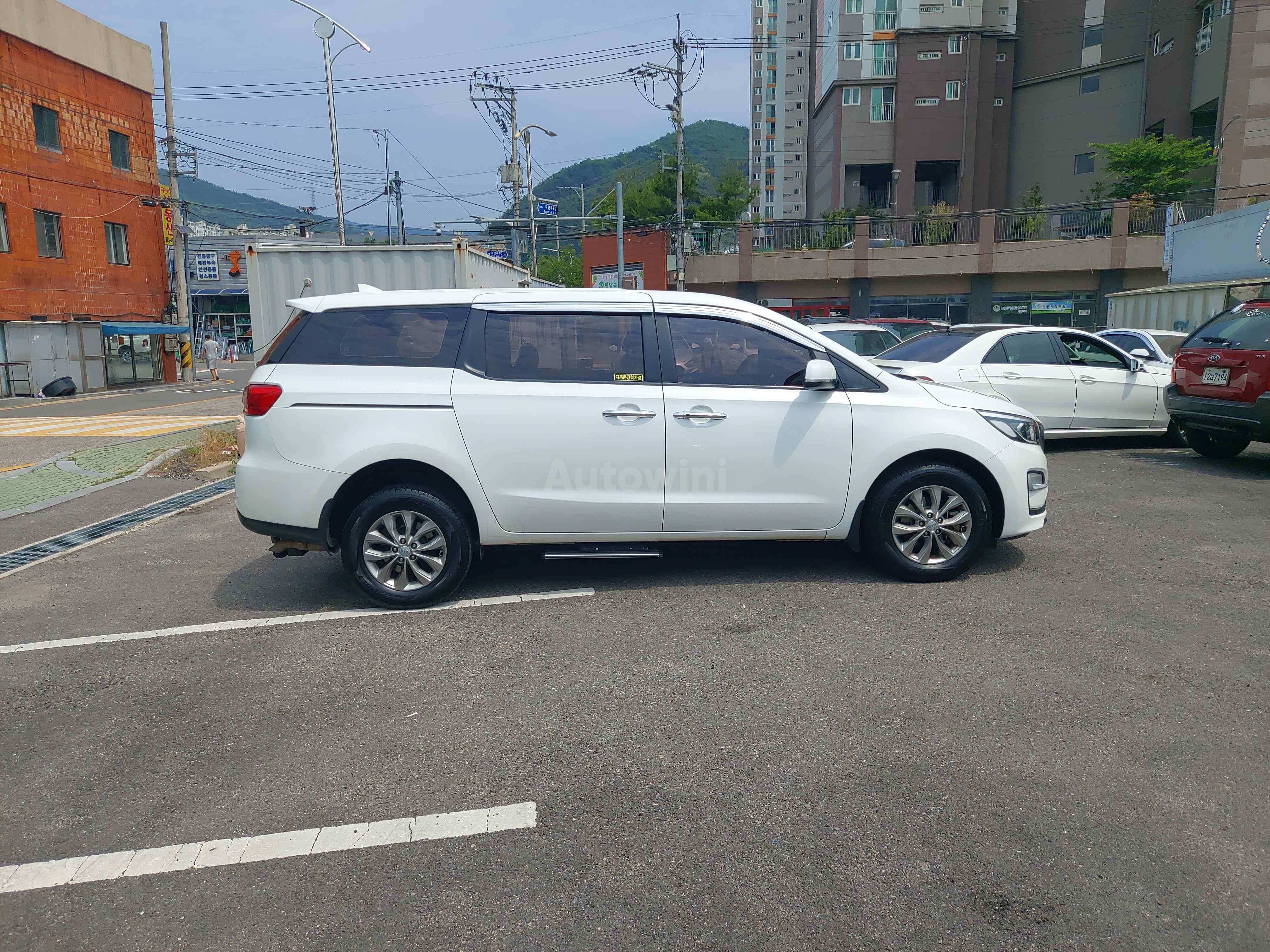 2019 KIA CARNIVAL VIN: KNHMF37ABKS493547