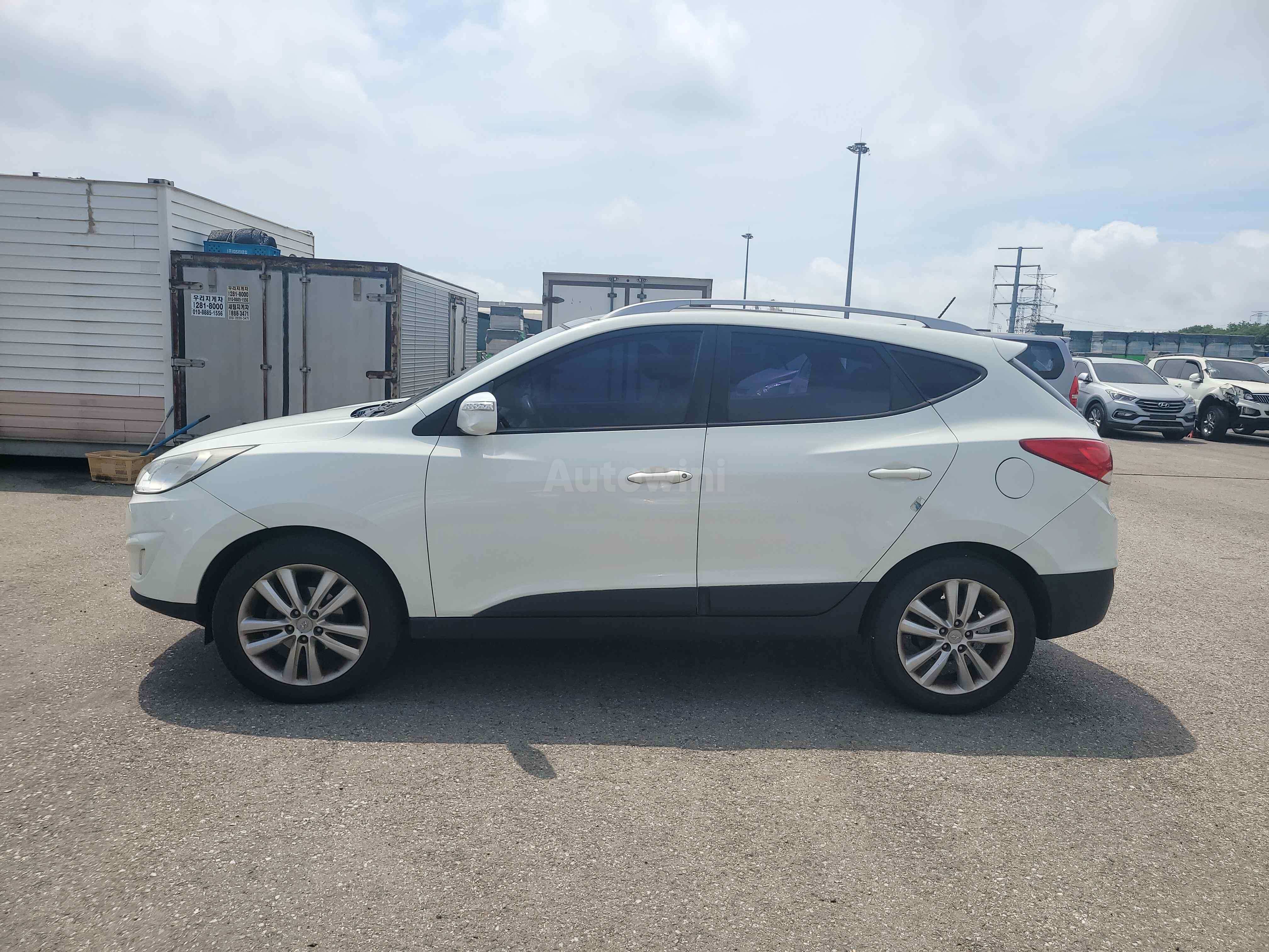 2010 HYUNDAI TUCSON VIN: KMHJU81VBAU011749