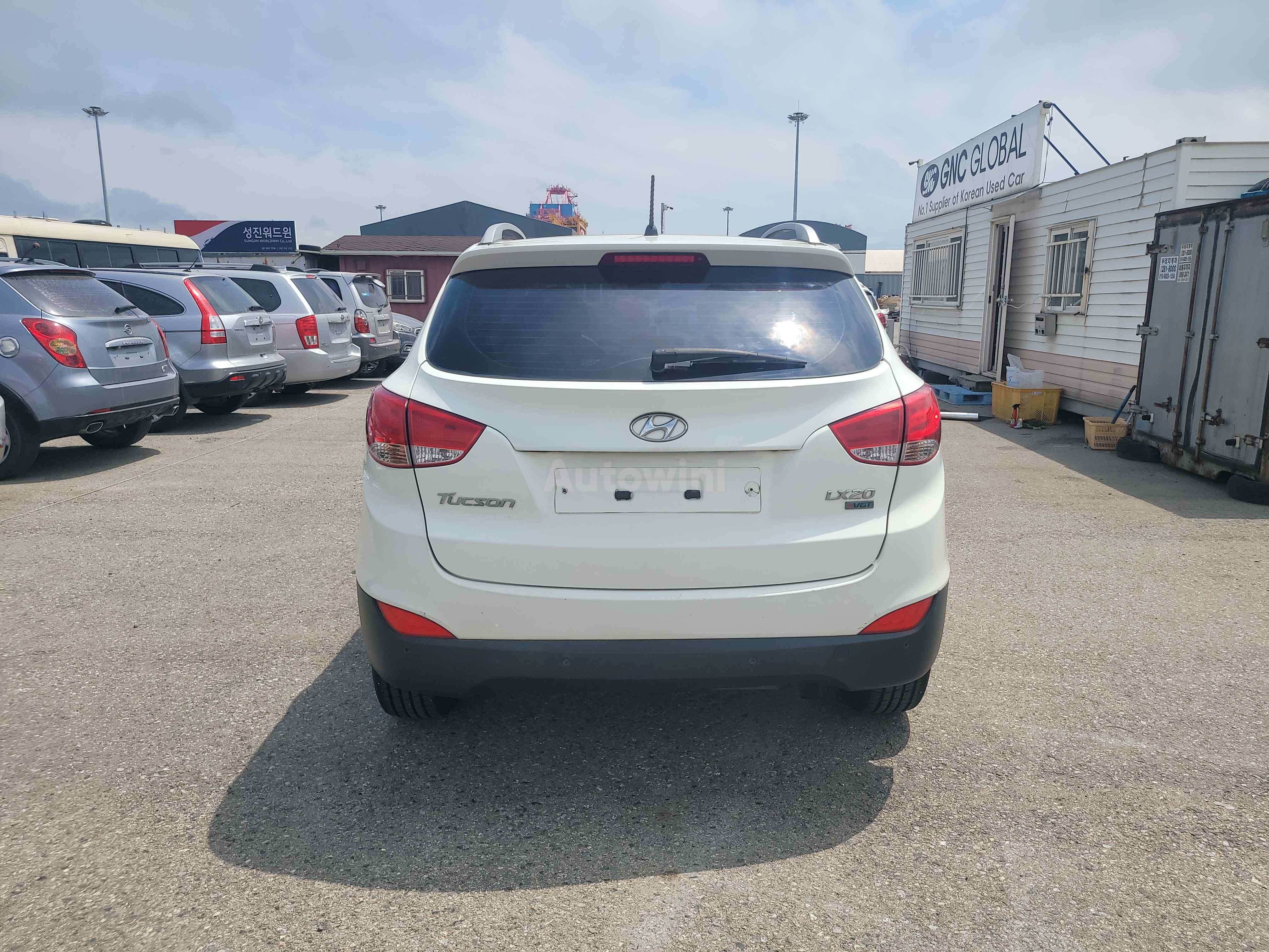 2010 HYUNDAI TUCSON VIN: KMHJU81VBAU011749