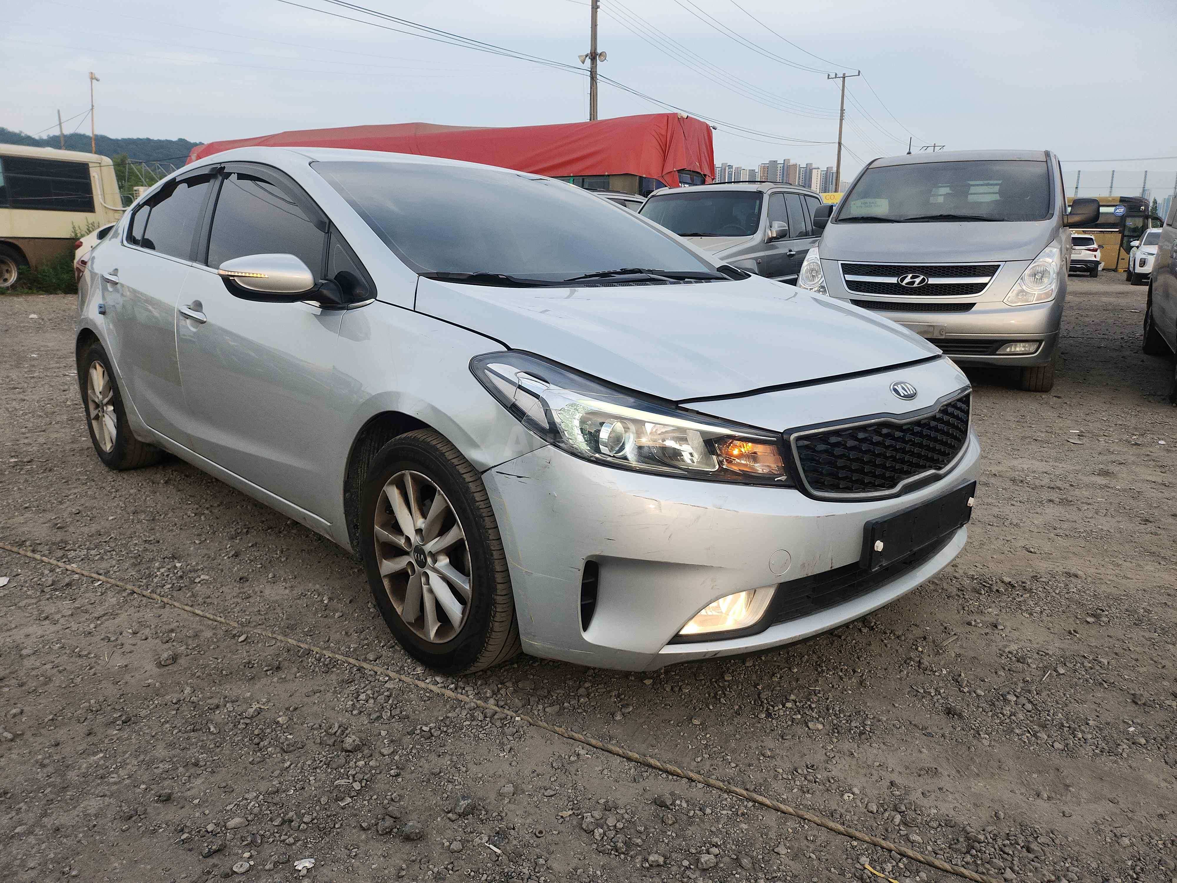 2017 KIA K3 VIN: KNAFK412BHA962204