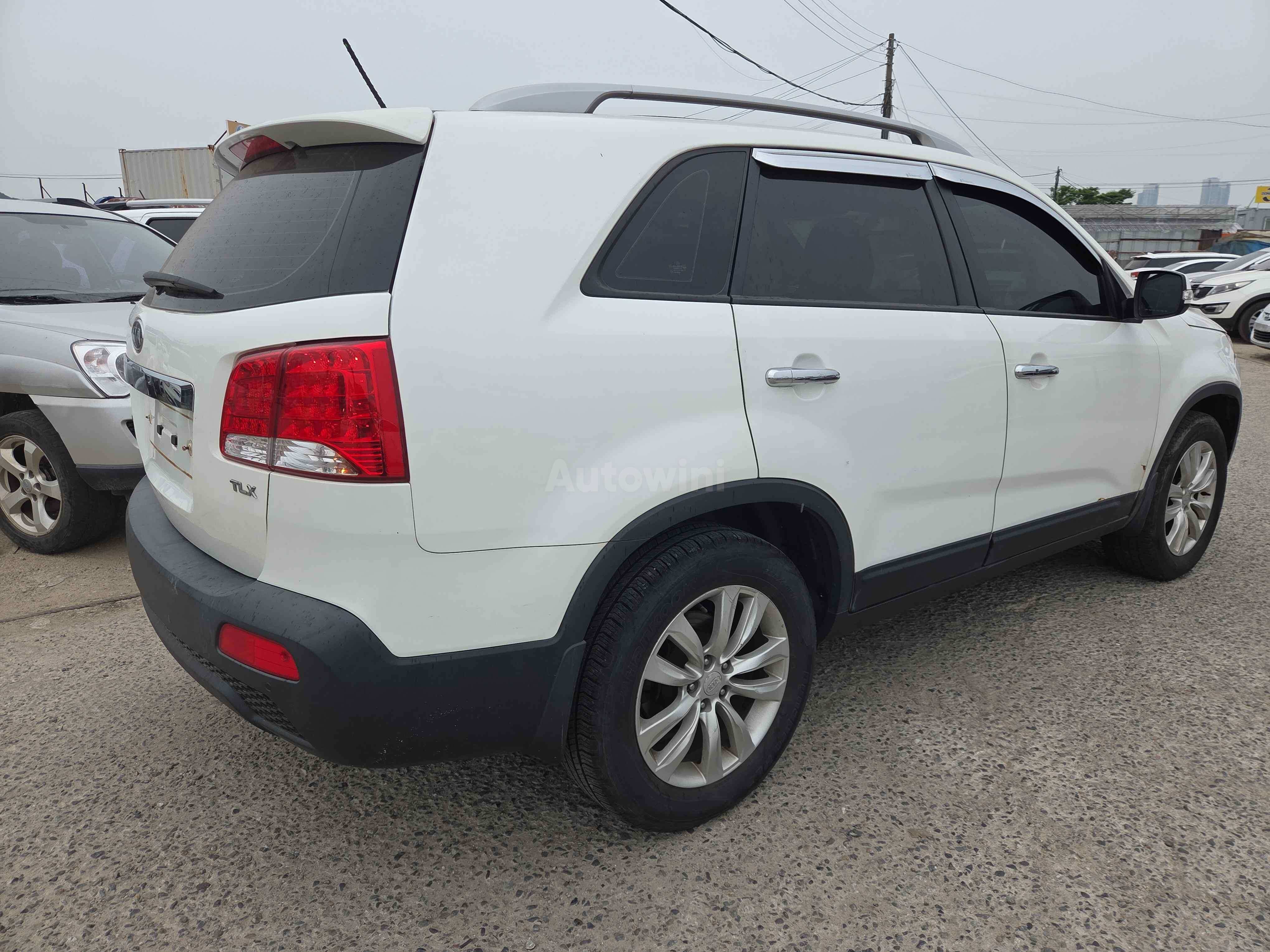 2010 KIA SORENTO VIN: KNAKU814BAA019324