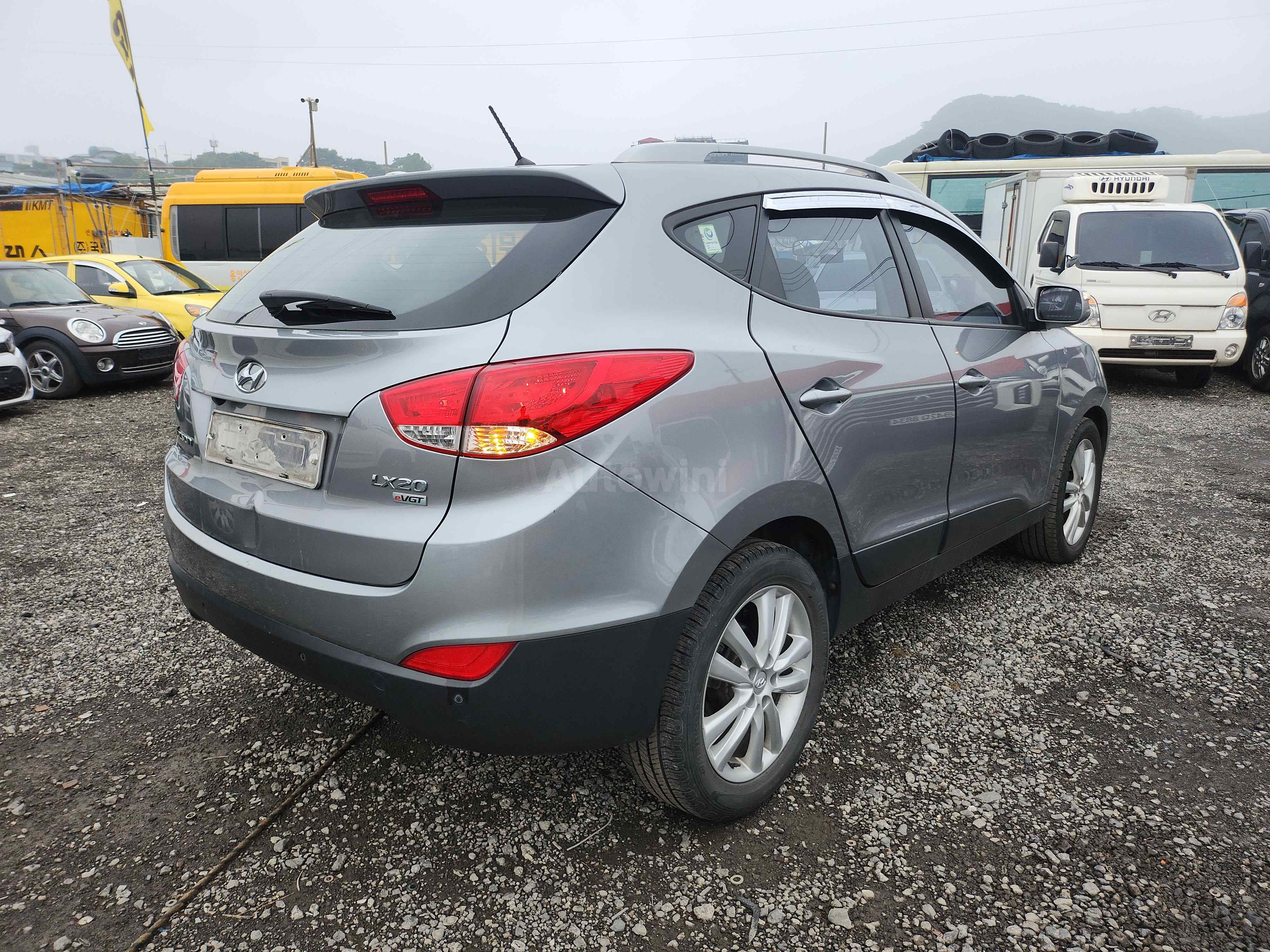 2011 HYUNDAI TUCSON VIN: KMHJU81VBBU116814