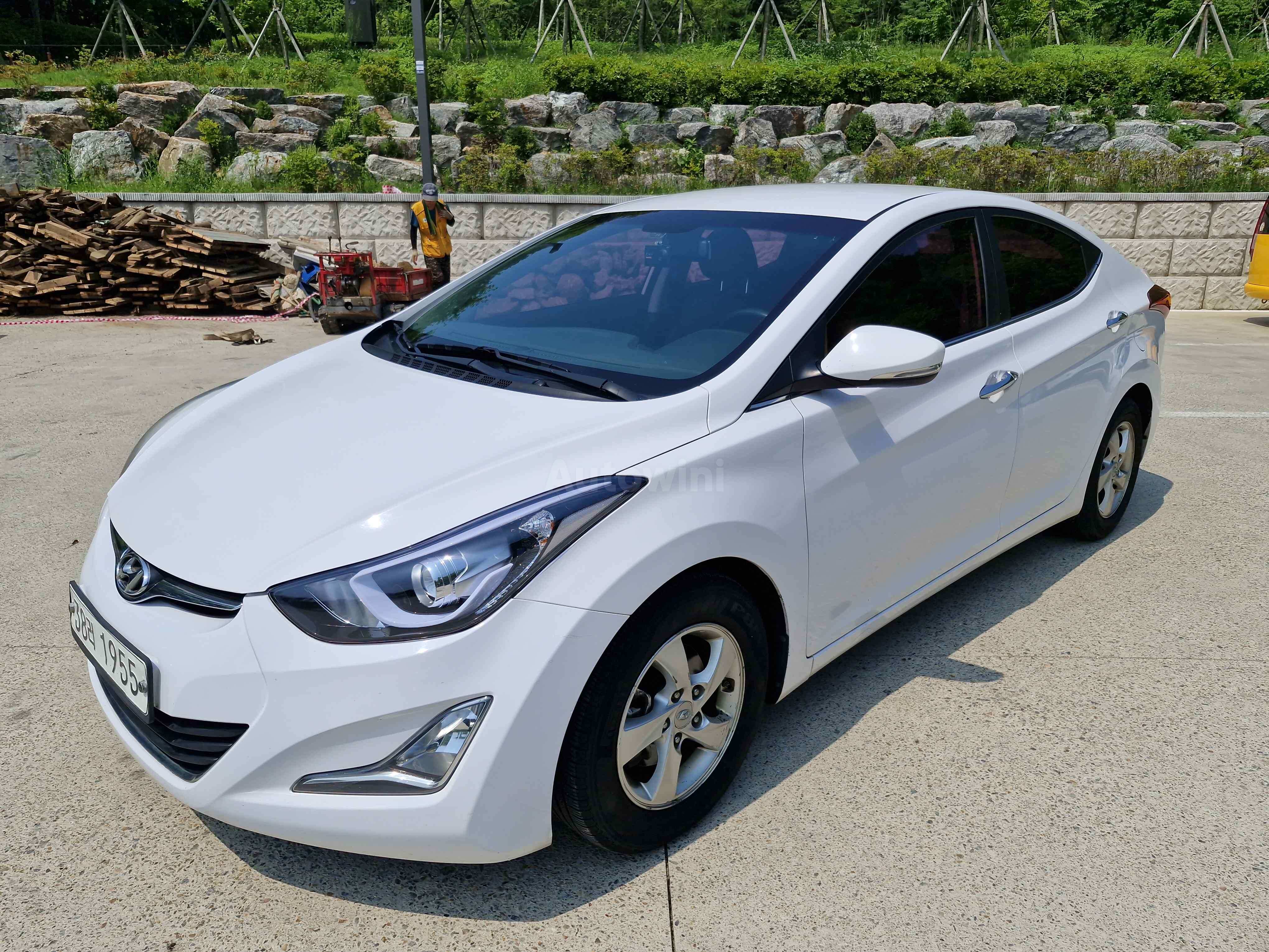 2015 HYUNDAI AVANTE VIN: KMHDG41DBFU367350