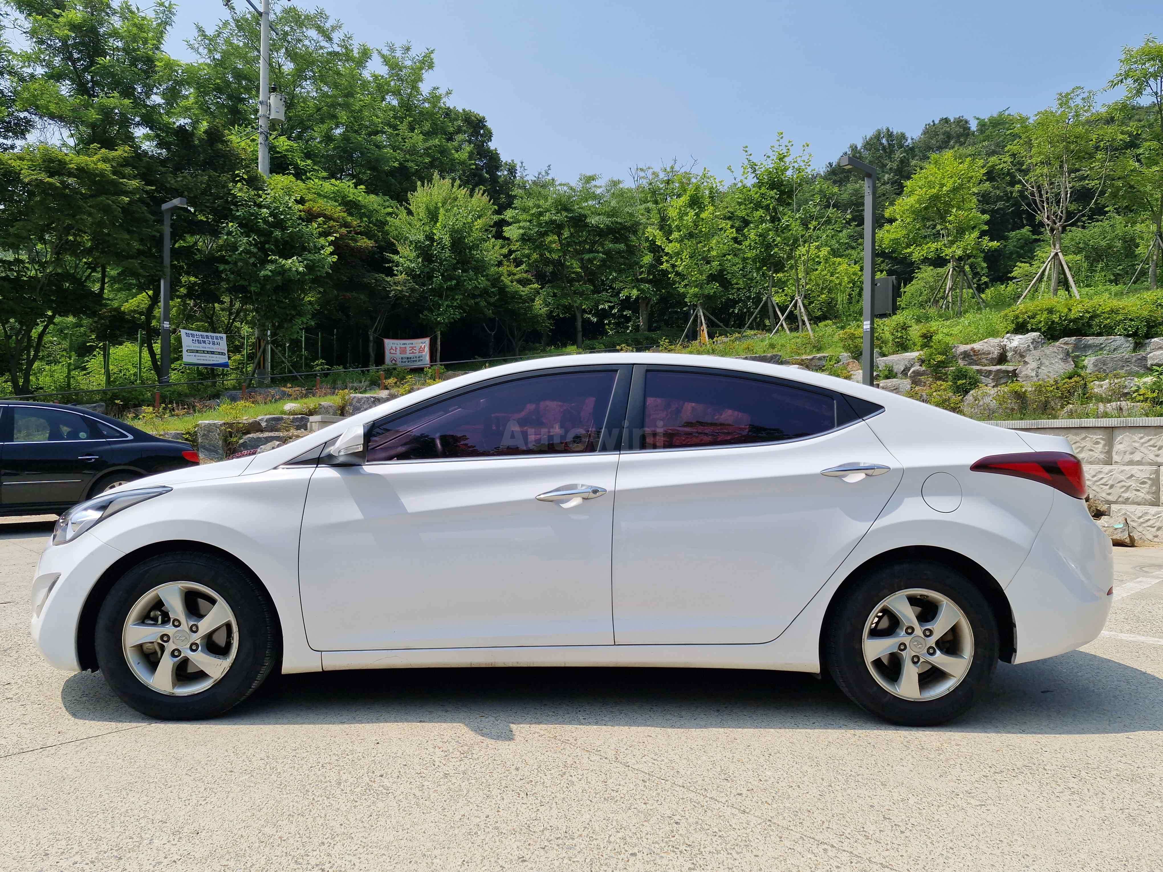 2015 HYUNDAI AVANTE VIN: KMHDG41DBFU367350