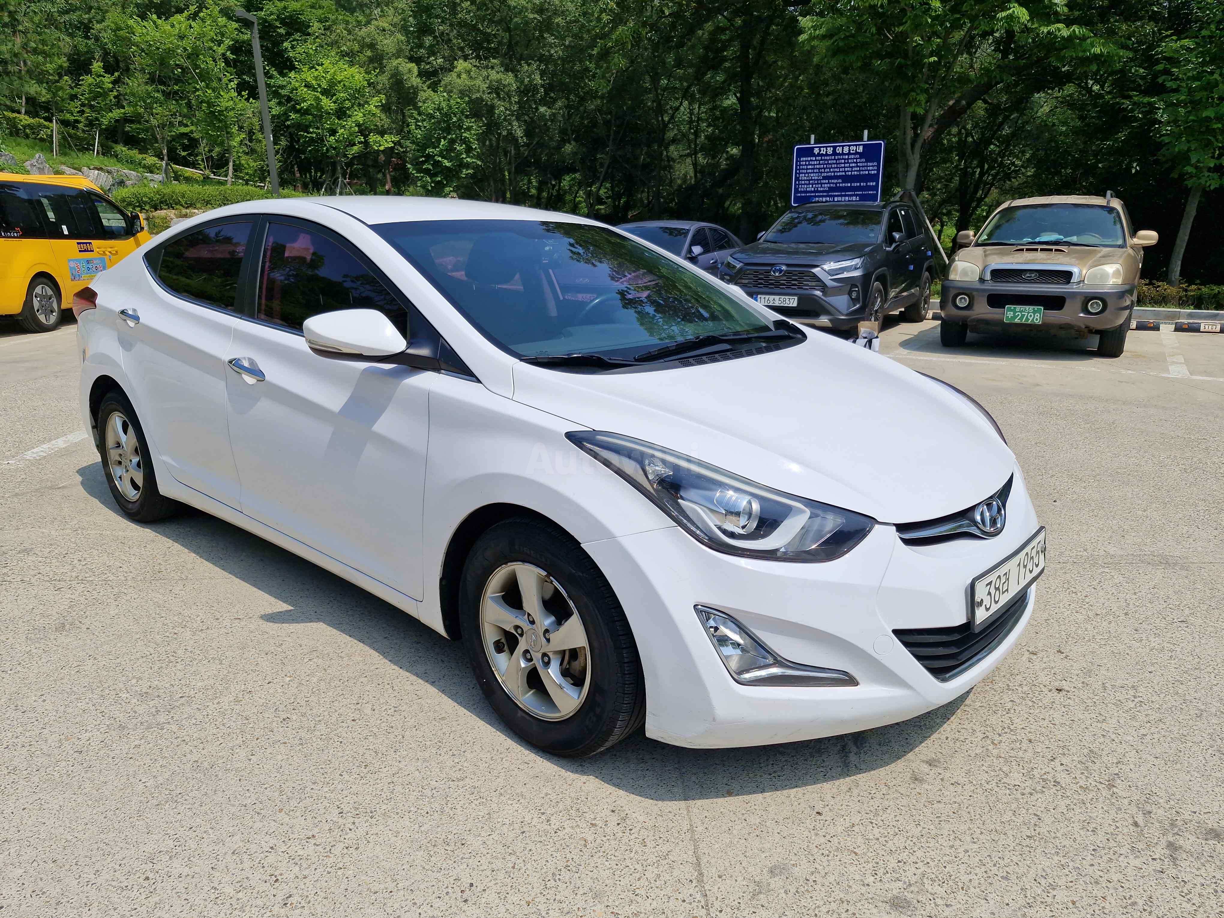 2015 HYUNDAI AVANTE VIN: KMHDG41DBFU367350