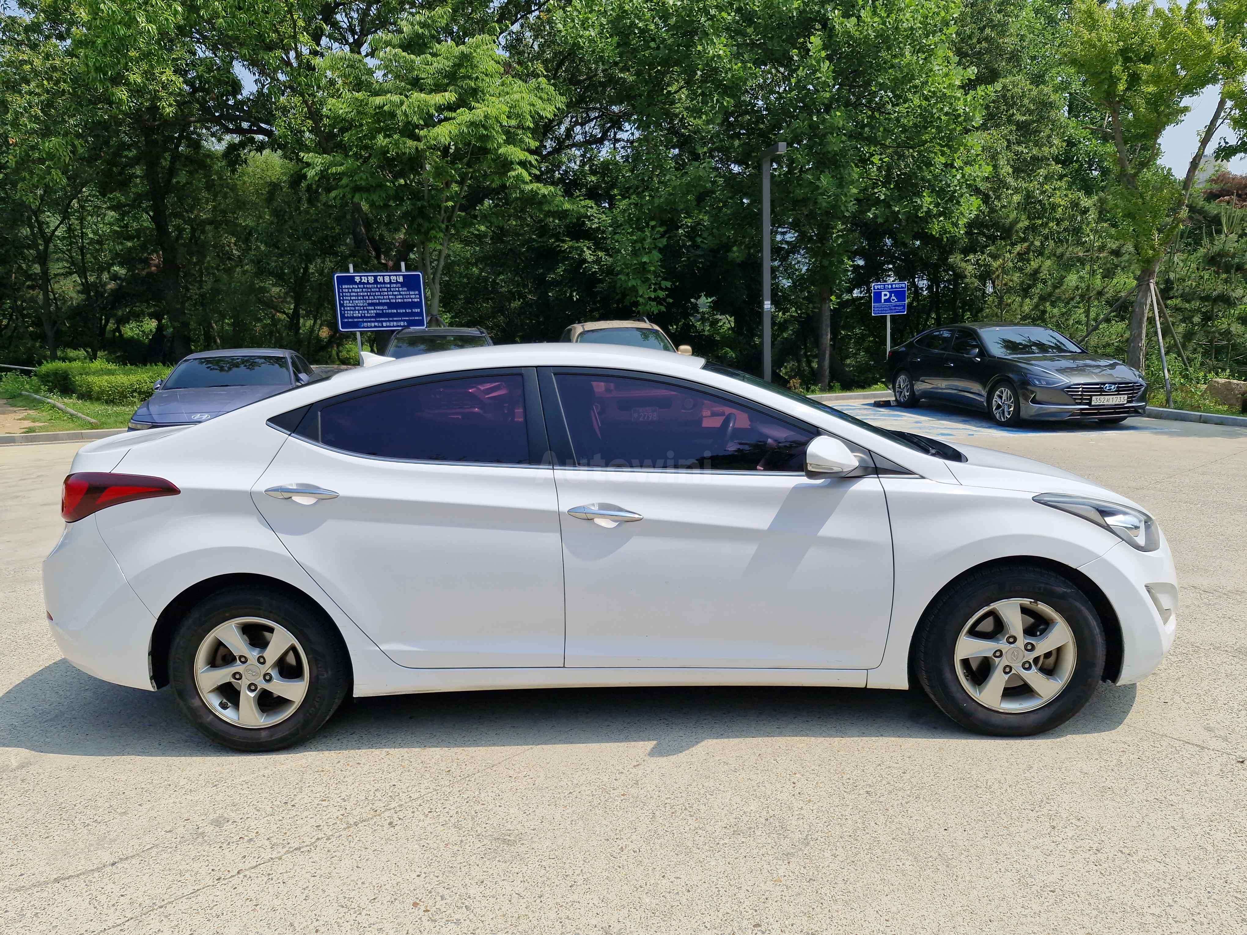 2015 HYUNDAI AVANTE VIN: KMHDG41DBFU367350