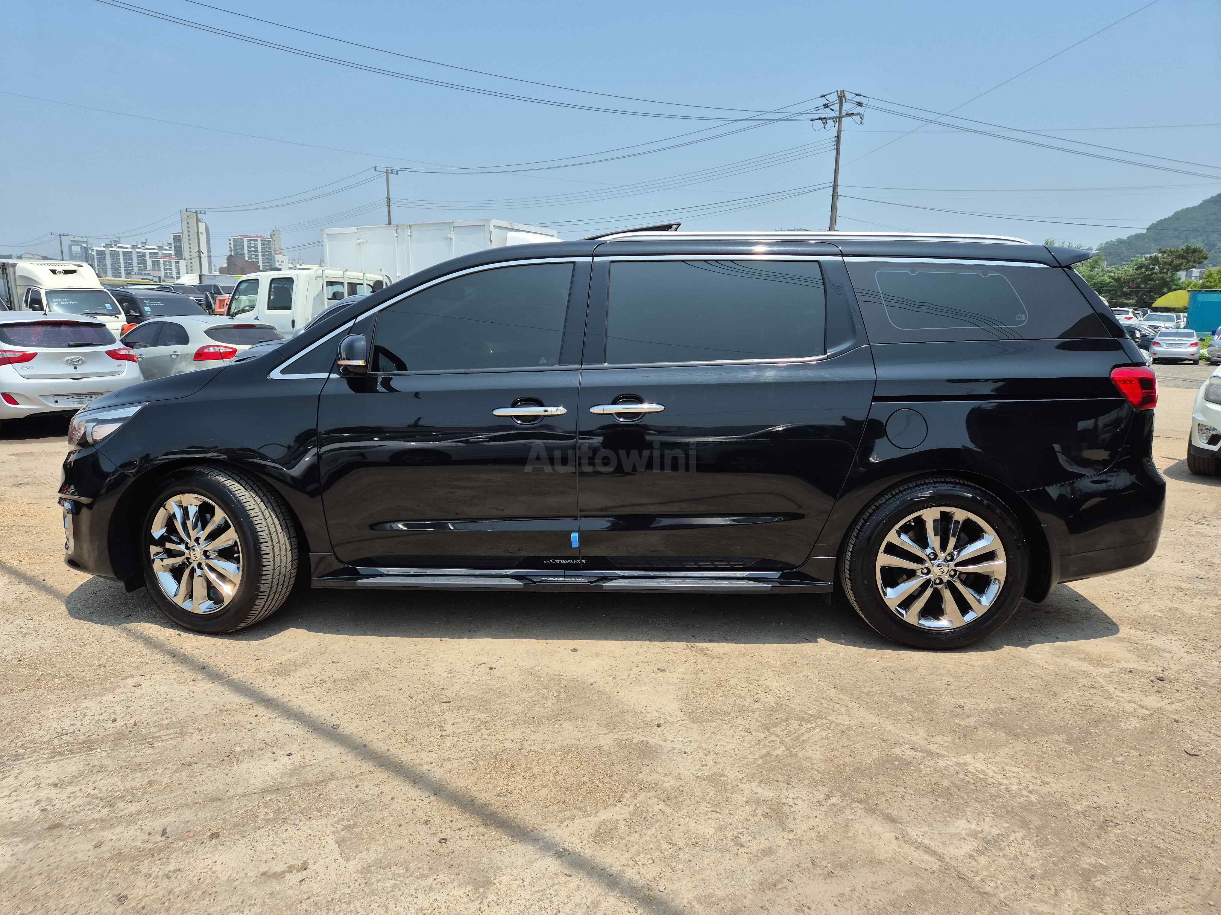 2017 KIA CARNIVAL VIN: KNAME81ABHS298289