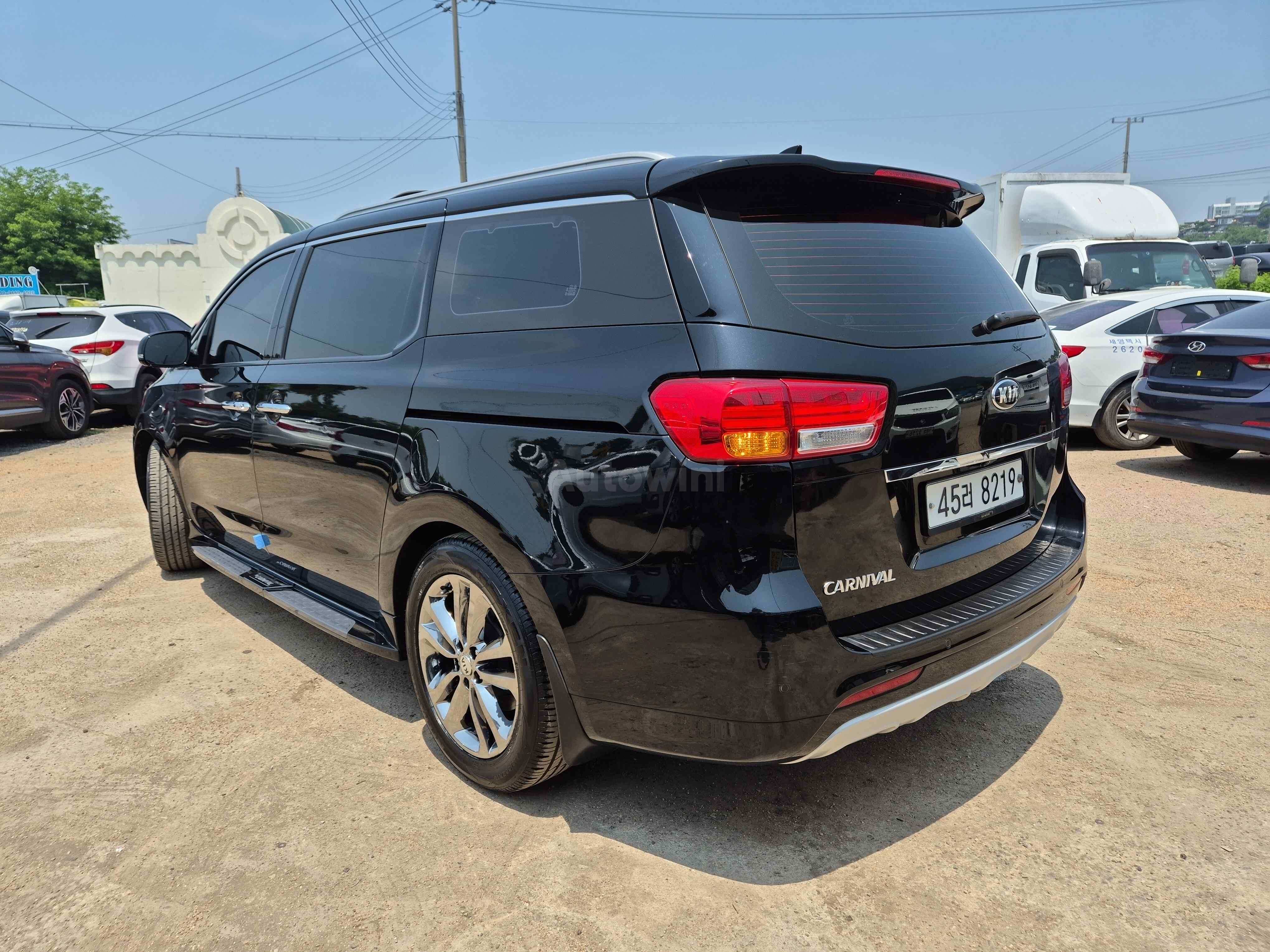 2017 KIA CARNIVAL VIN: KNAME81ABHS298289