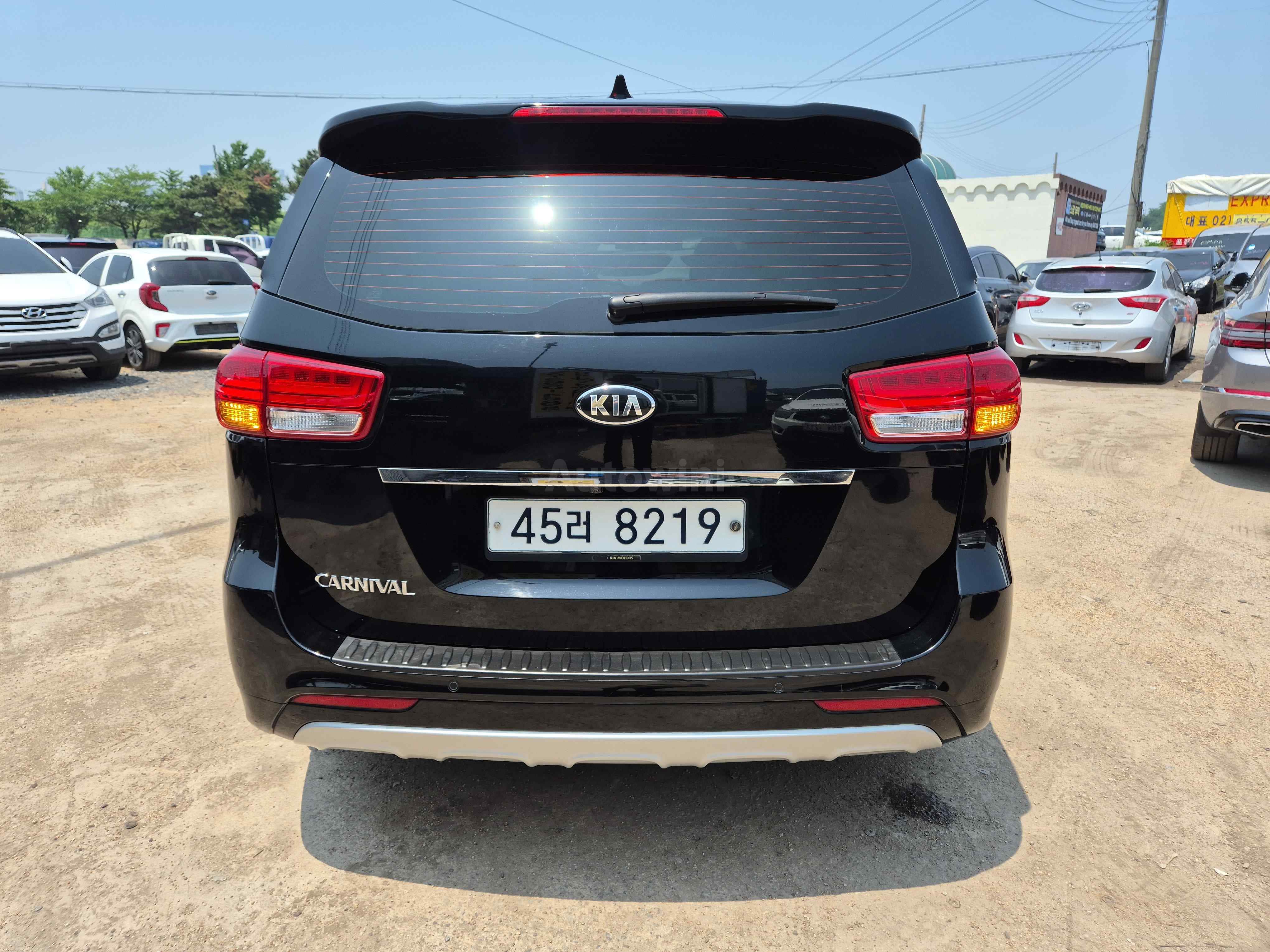 2017 KIA CARNIVAL VIN: KNAME81ABHS298289