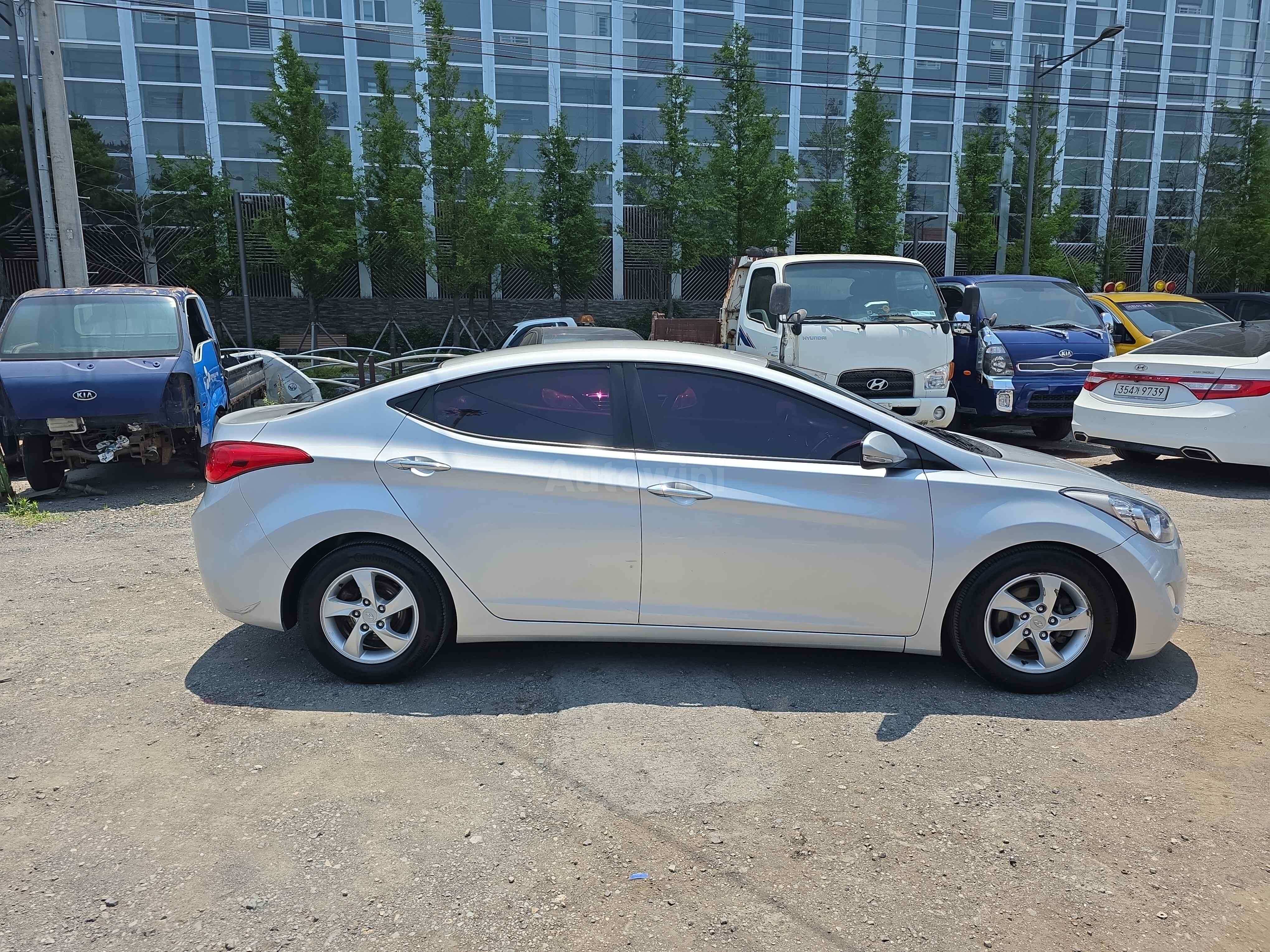 2014 HYUNDAI AVANTE VIN: KMHDG41DBEU859228