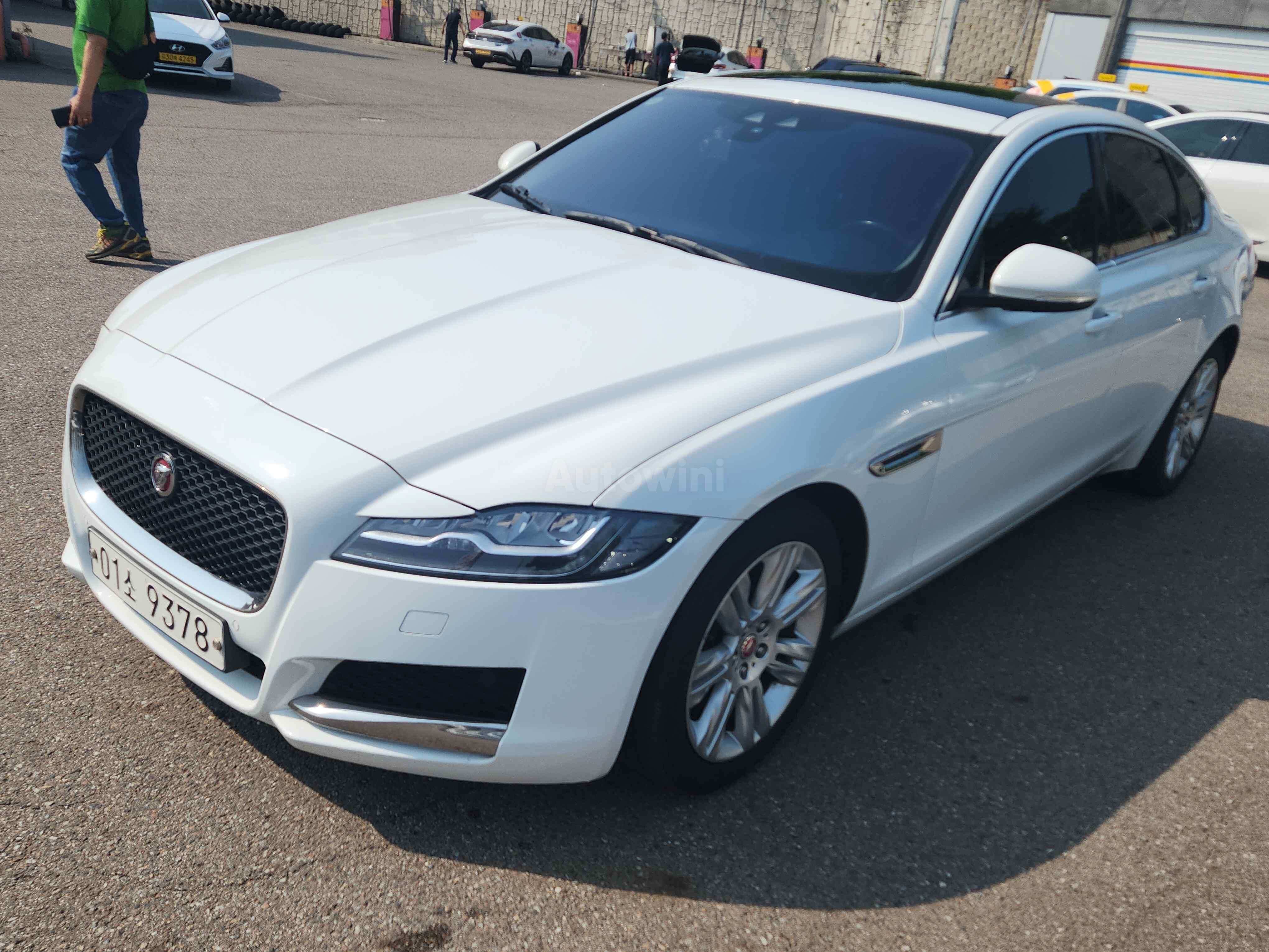 2018 JAGUAR XF VIN: SAJBB4BM0JCY65667