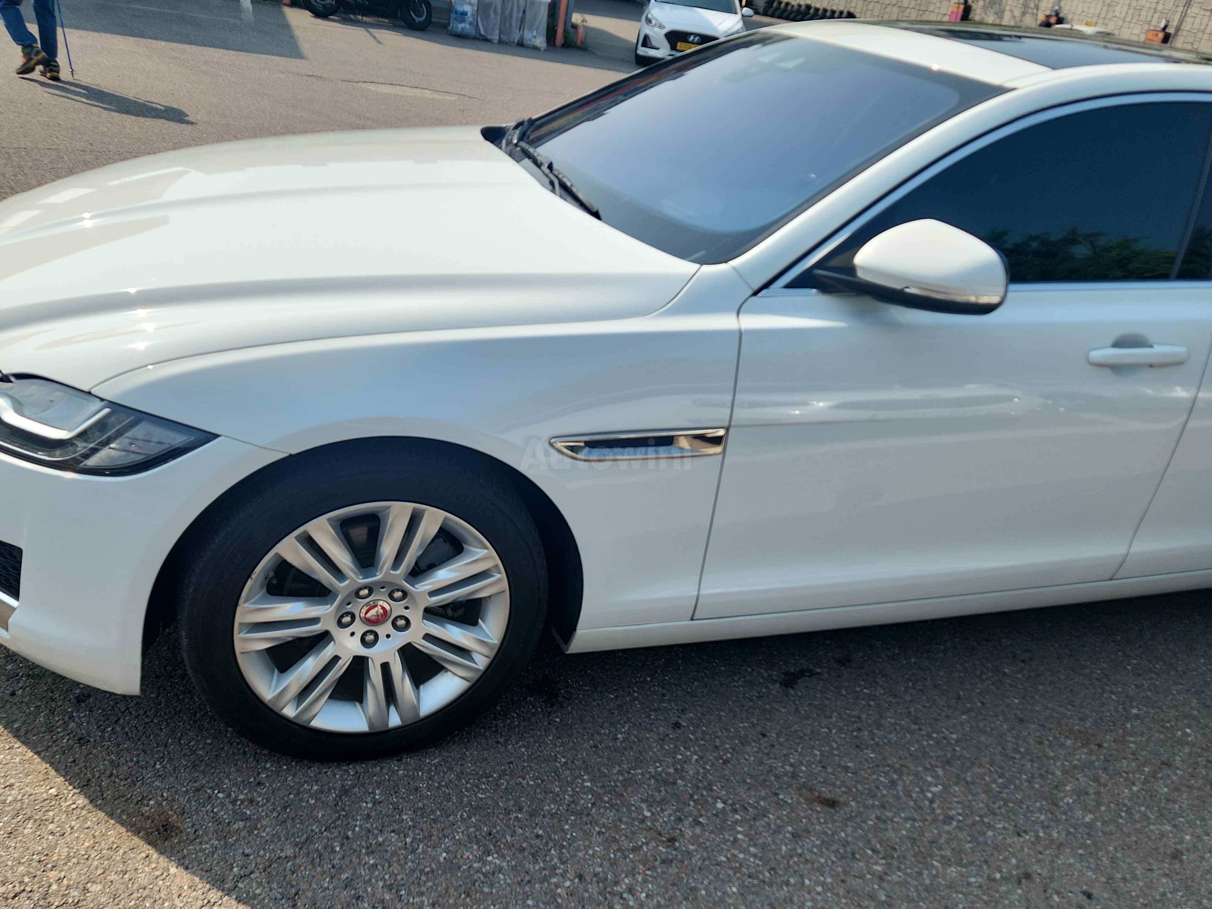 2018 JAGUAR XF VIN: SAJBB4BM0JCY65667